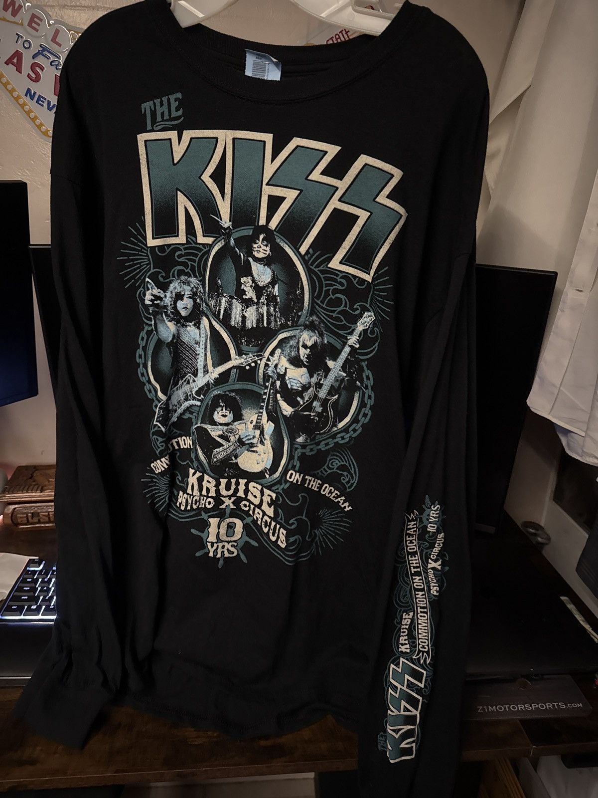 Vintage KISS black long sleeve Size US XL / EU 56 / 4 - 1 Thumbnail
