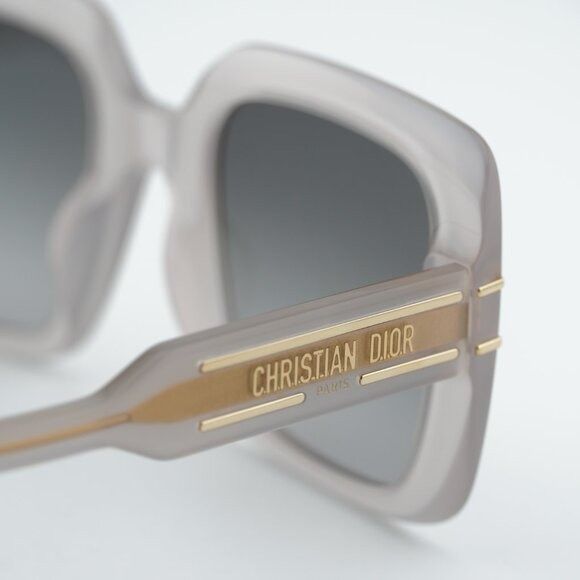 Dior Dior DIORSIGNATURE S11I 78A1 Sunglasses Beige Square Frame Size ONE SIZE - 9 Thumbnail