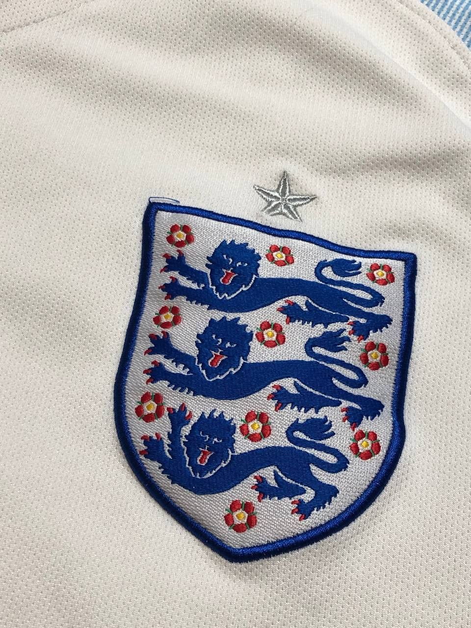 Nike England Nike Home Football Shirt Soccer Jersey Size US M / EU 48-50 / 2 - 19 Thumbnail