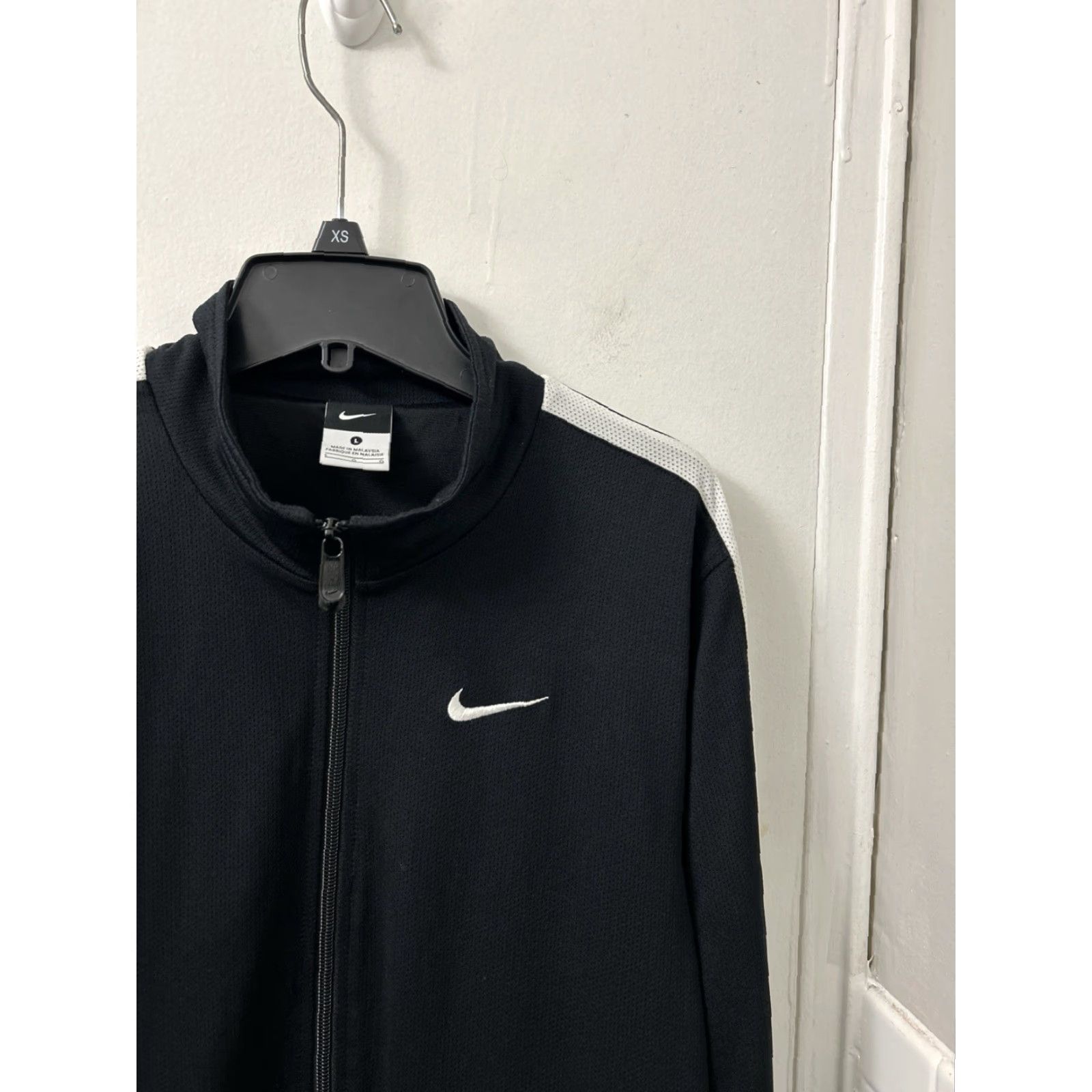 Nike Nike Track Jacket Mens Large Black Full Zip Pockets L/S Regular Fit Shirt? Size US L / EU 52-54 / 3 - 4 Thumbnail