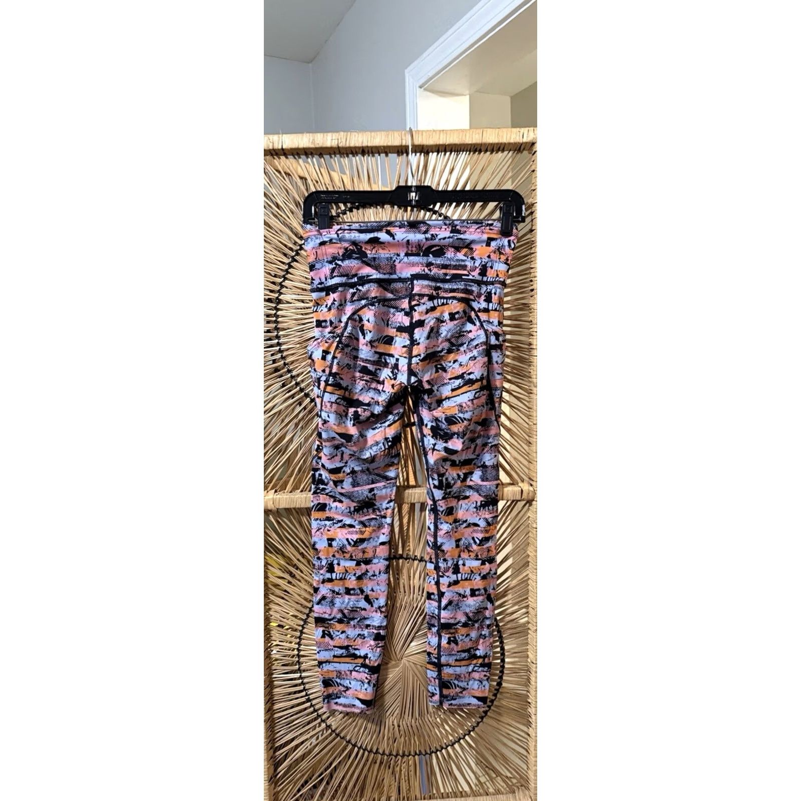 Lululemon Lululemon Fast Free High Rise Tight Legging Geo Print Size 6 EUC Women Pants Cross Training Activewear Ankle 25in Inseam Multicolor Adjustable Pockets Size 28" / US 6 / IT 42 - 6 Thumbnail