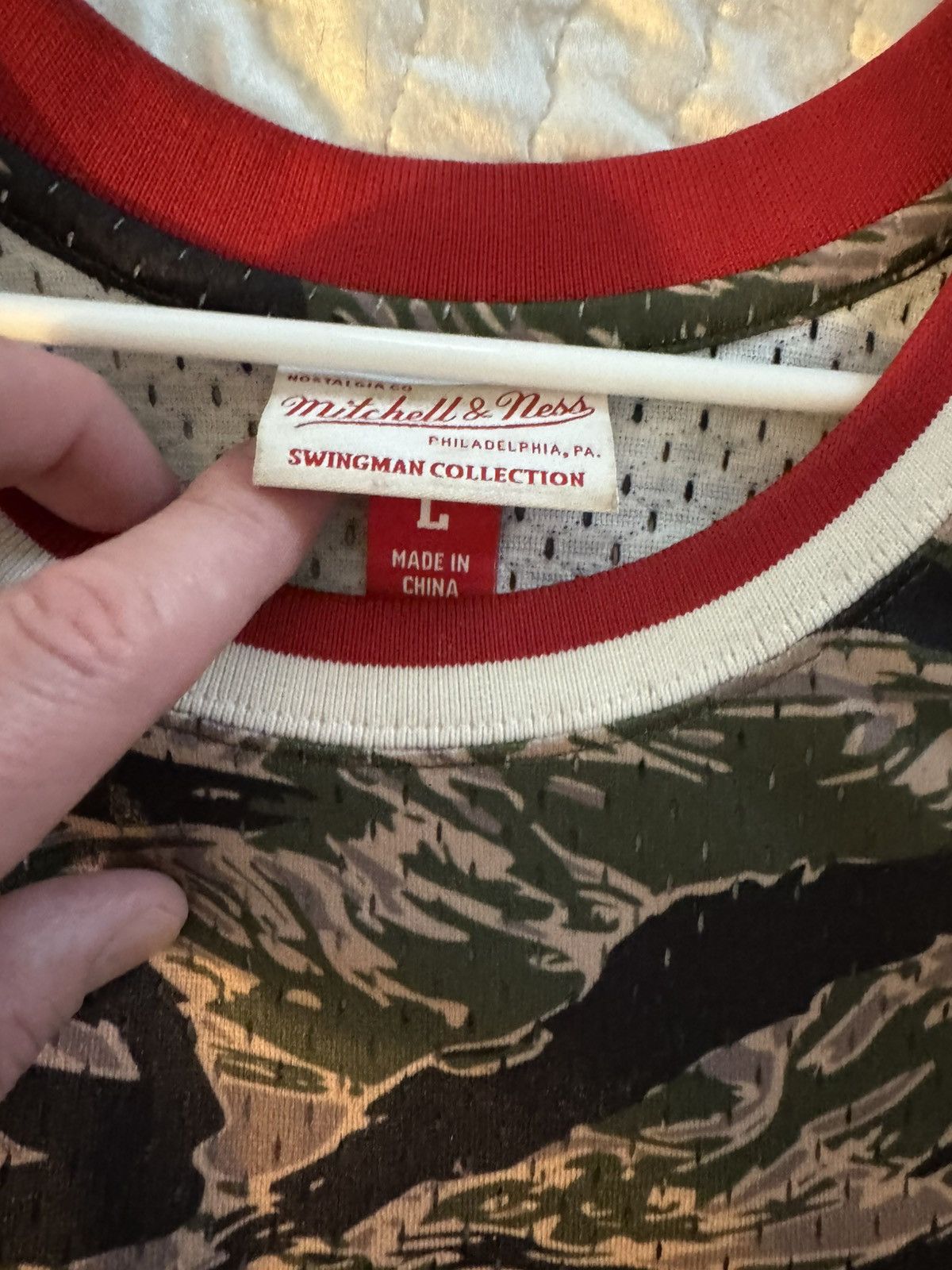 Mitchell & Ness Hakeem Olajuwon Camo 93-94 Mitchell & Ness sz L Size US L / EU 52-54 / 3 - 4 Thumbnail