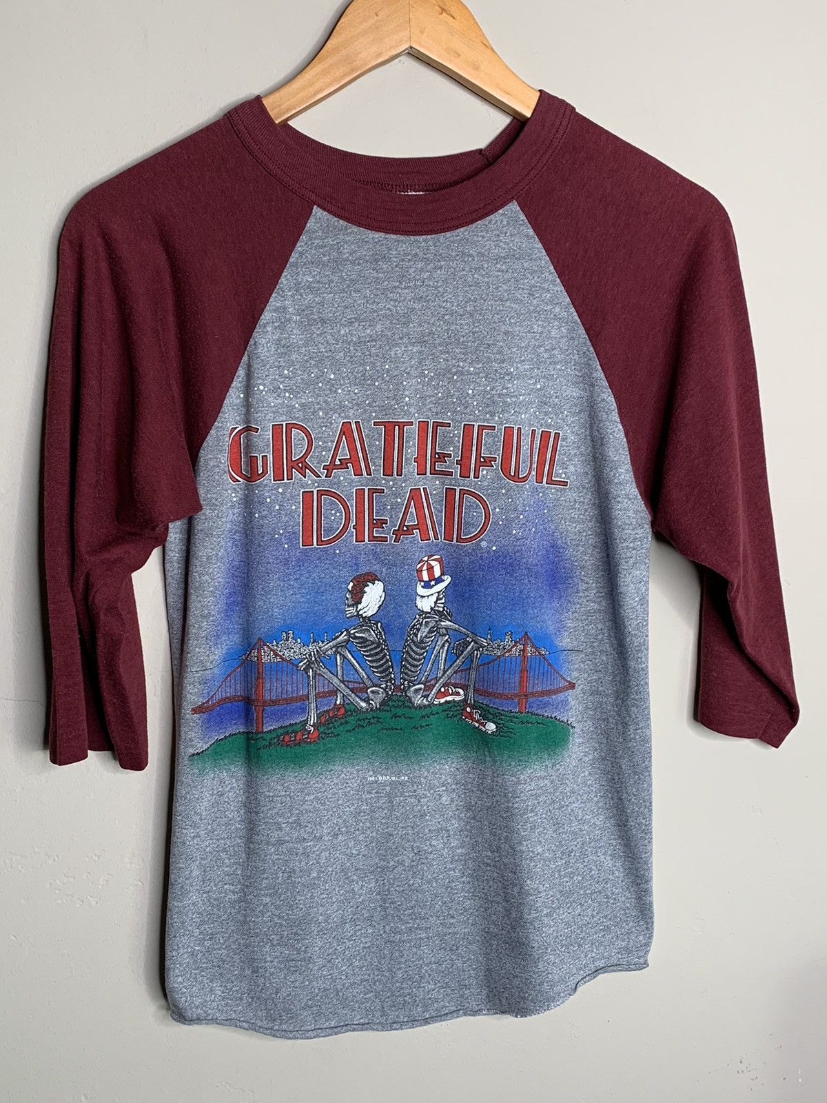 image of Band Tees x Grateful Dead Vintage 1981 Grateful Dead New Years Oakland Shirt in Gray/Red (Size Smal