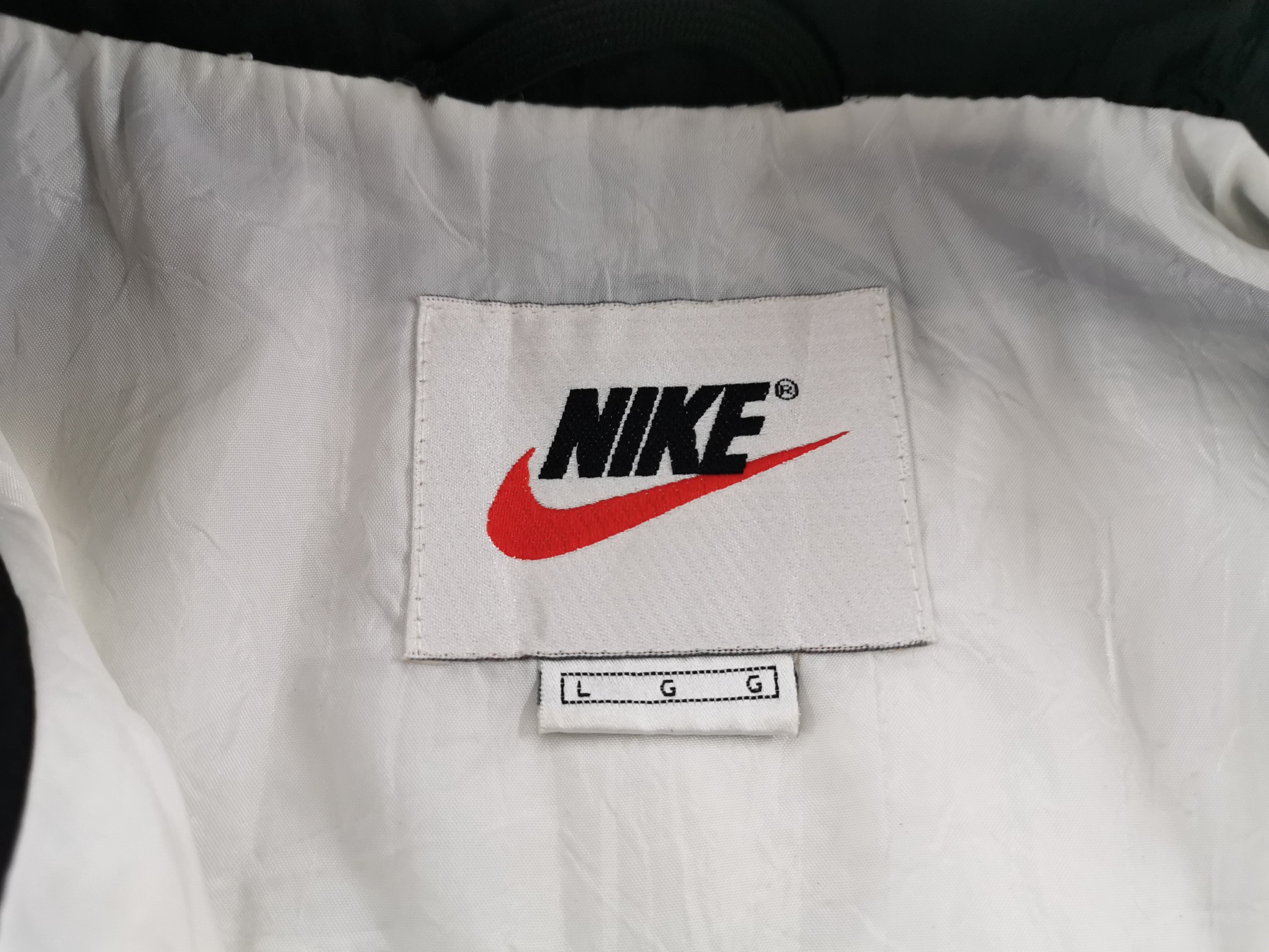 Nike Distressed Vintage 90s Nike Big Logo Windbreaker Jacket Size US L / EU 52-54 / 3 - 7 Thumbnail