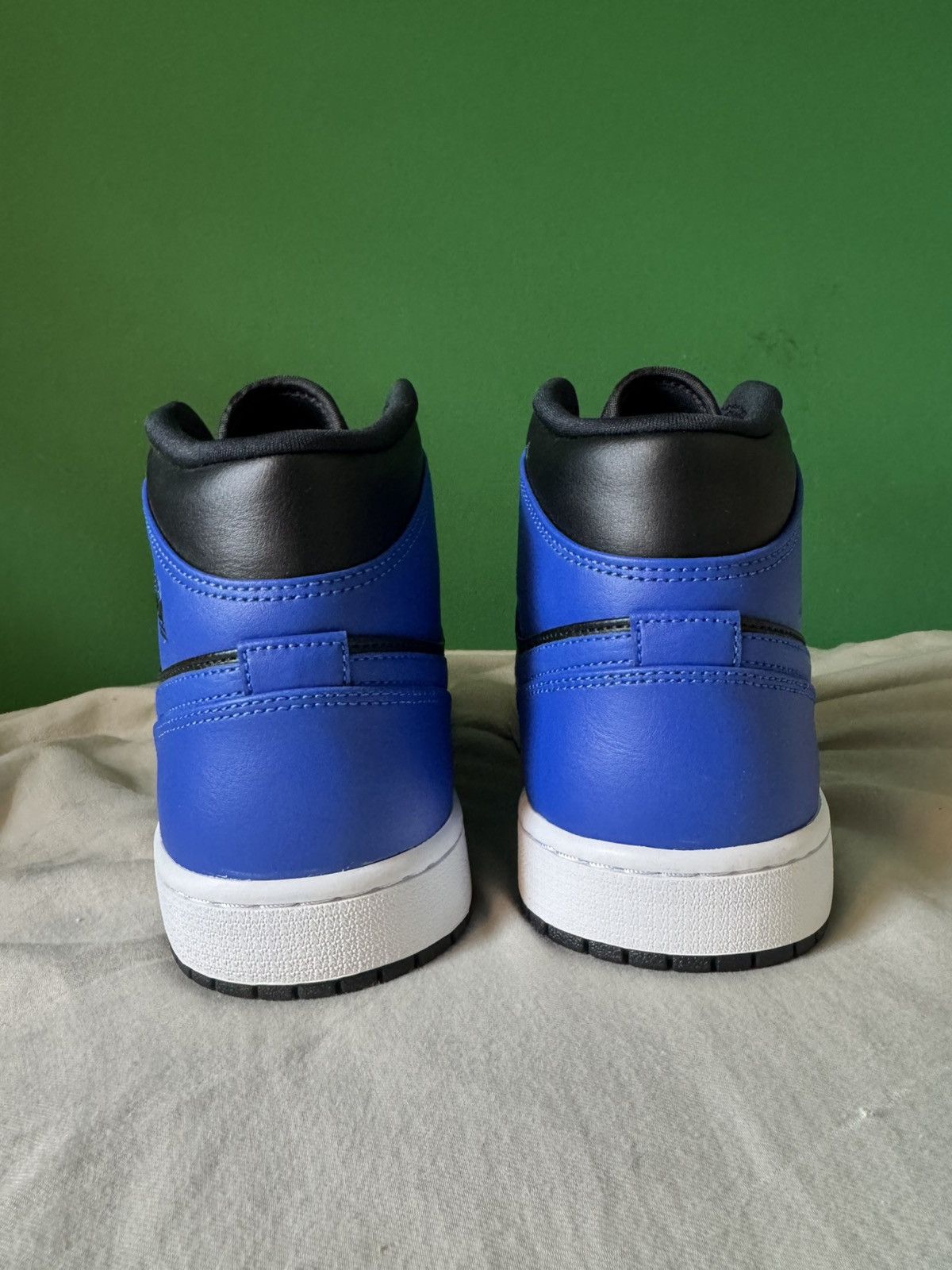 Jordan Brand Nike Jordan 1 mid hyper royal 2020 Size US 11 / EU 44 - 3 Thumbnail