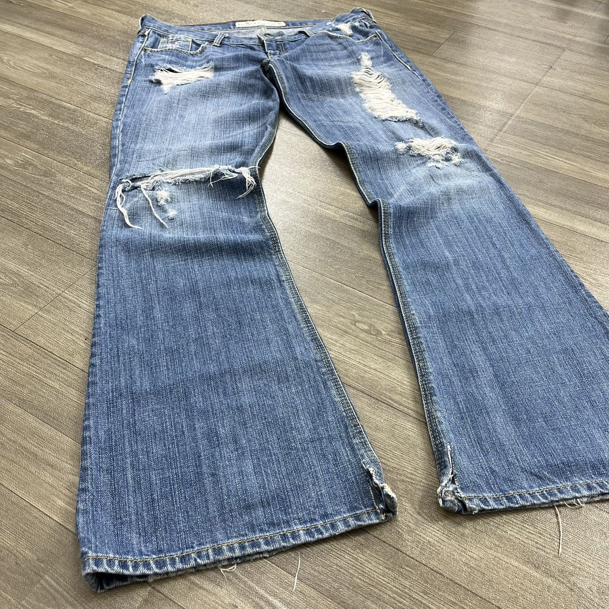 If Six Was Nine 2000s Hollister Distressed Bootcut Lgb Style Flared Jeans Size US 30 / EU 46 - 3 Thumbnail