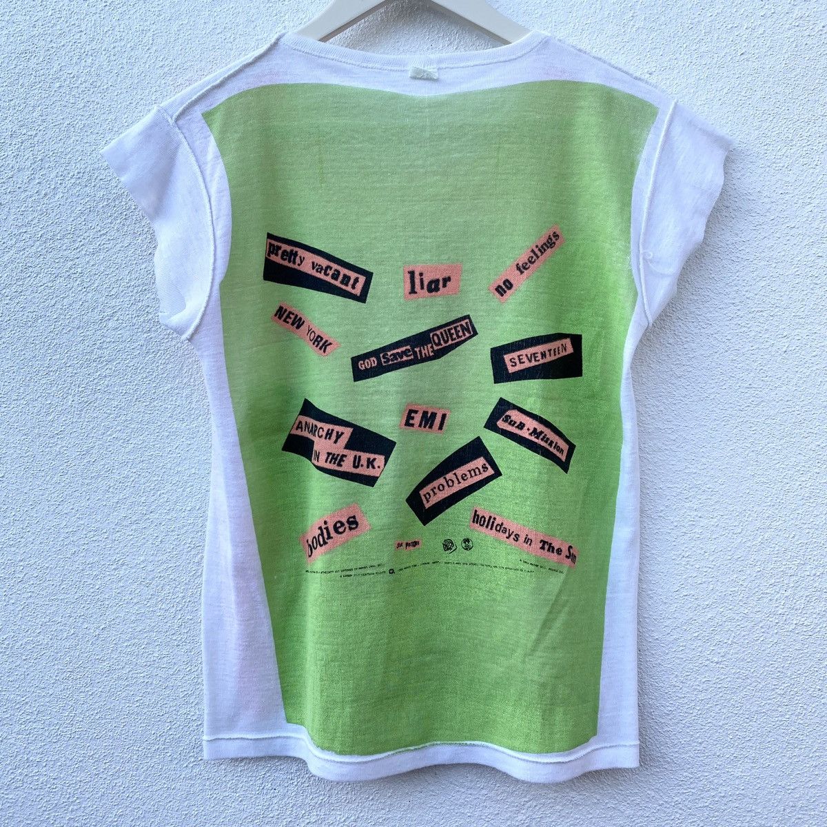 Other VINTAGE SEX PISTOLS Jamie Reid Never Mind The Bollocks 1977 Size US M / EU 48-50 / 2 - 4 Thumbnail