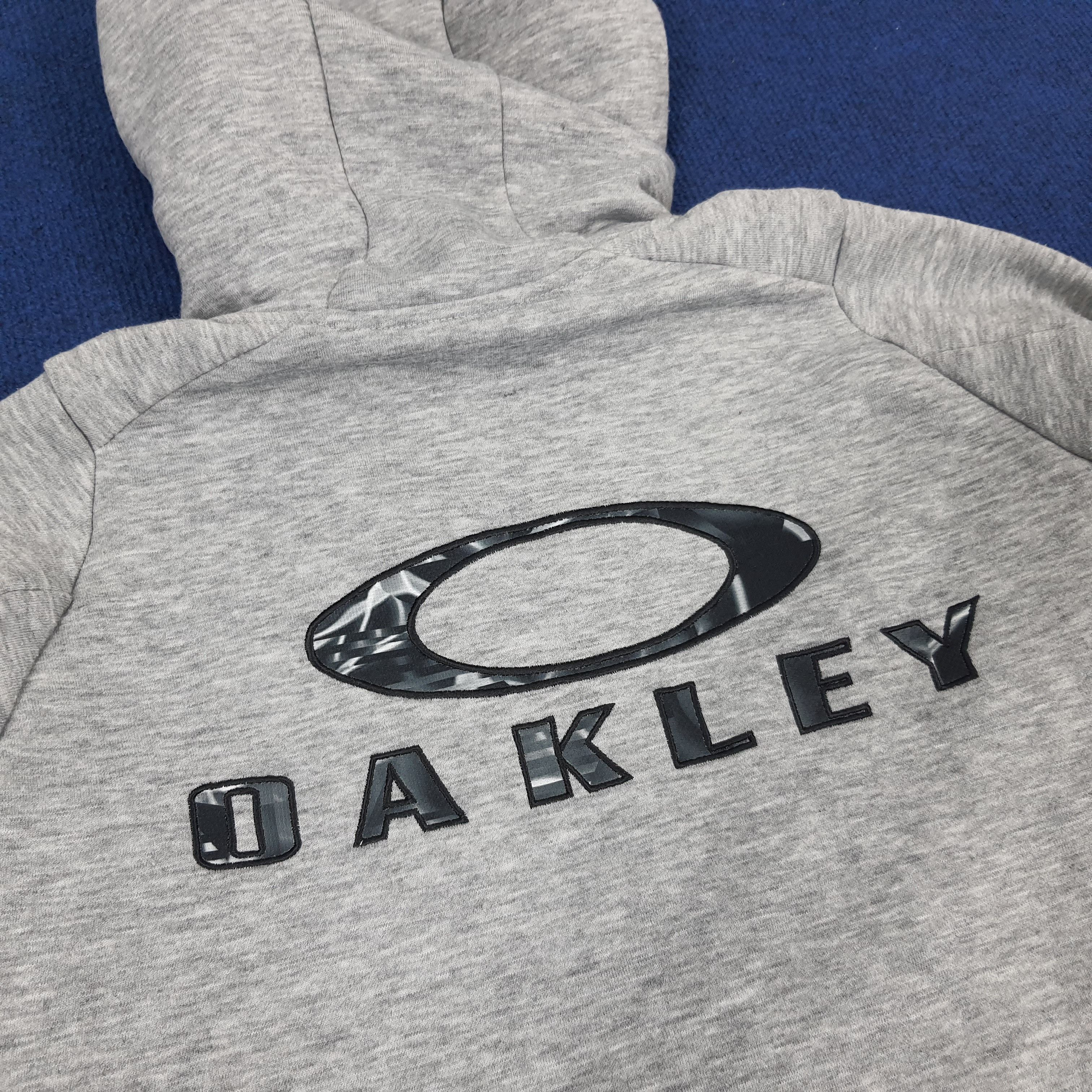 Oakley × Vintage Vintage Oakley Camo Logo Zipper Sweatshirt Hoodie Size US M / EU 48-50 / 2 - 2 Thumbnail