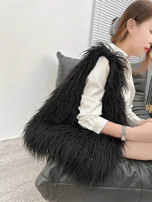 VIBE Designer Soft Fluffy Faux Fur Shoulder Bag Size ONE SIZE - 3 Thumbnail