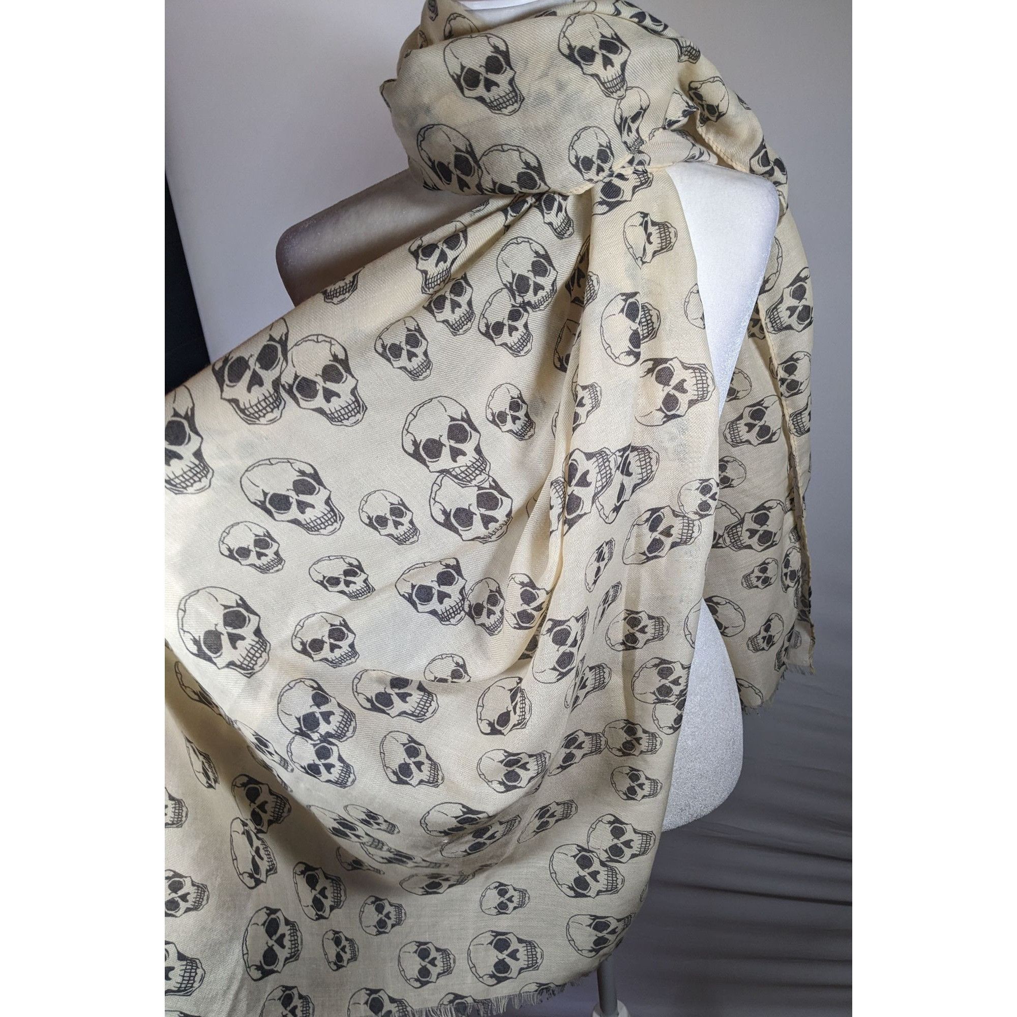Other Gothic Halloween Skull Print Cream And Black Scarf/Shawl/Wra Size ONE SIZE - 7 Thumbnail