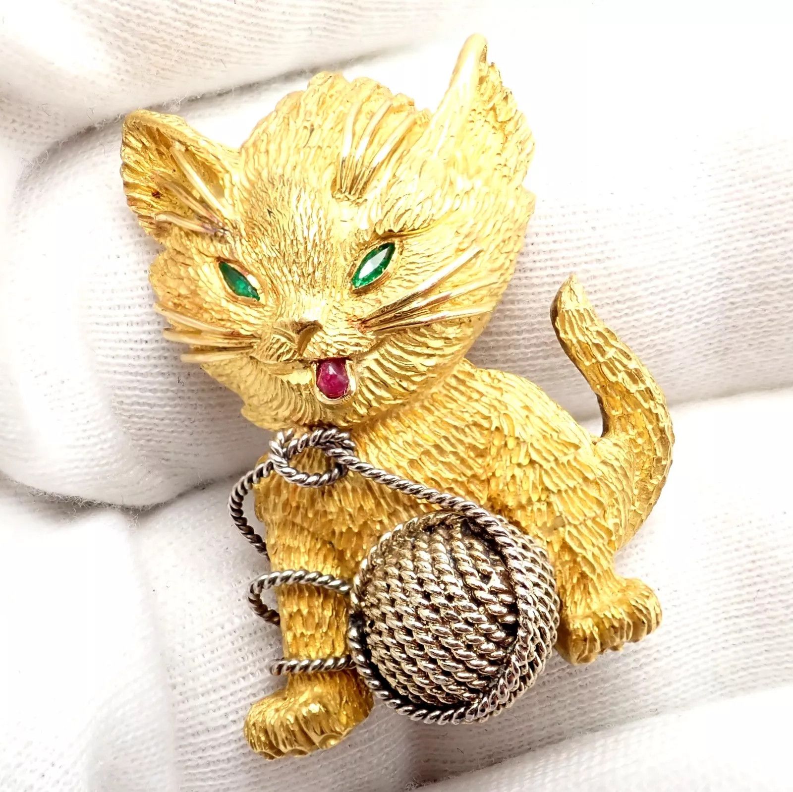 Tiffany & Co. 20k Yellow Gold Ruby Emerald Cat Yarn Pin Brooch Size ONE SIZE - 9 Thumbnail