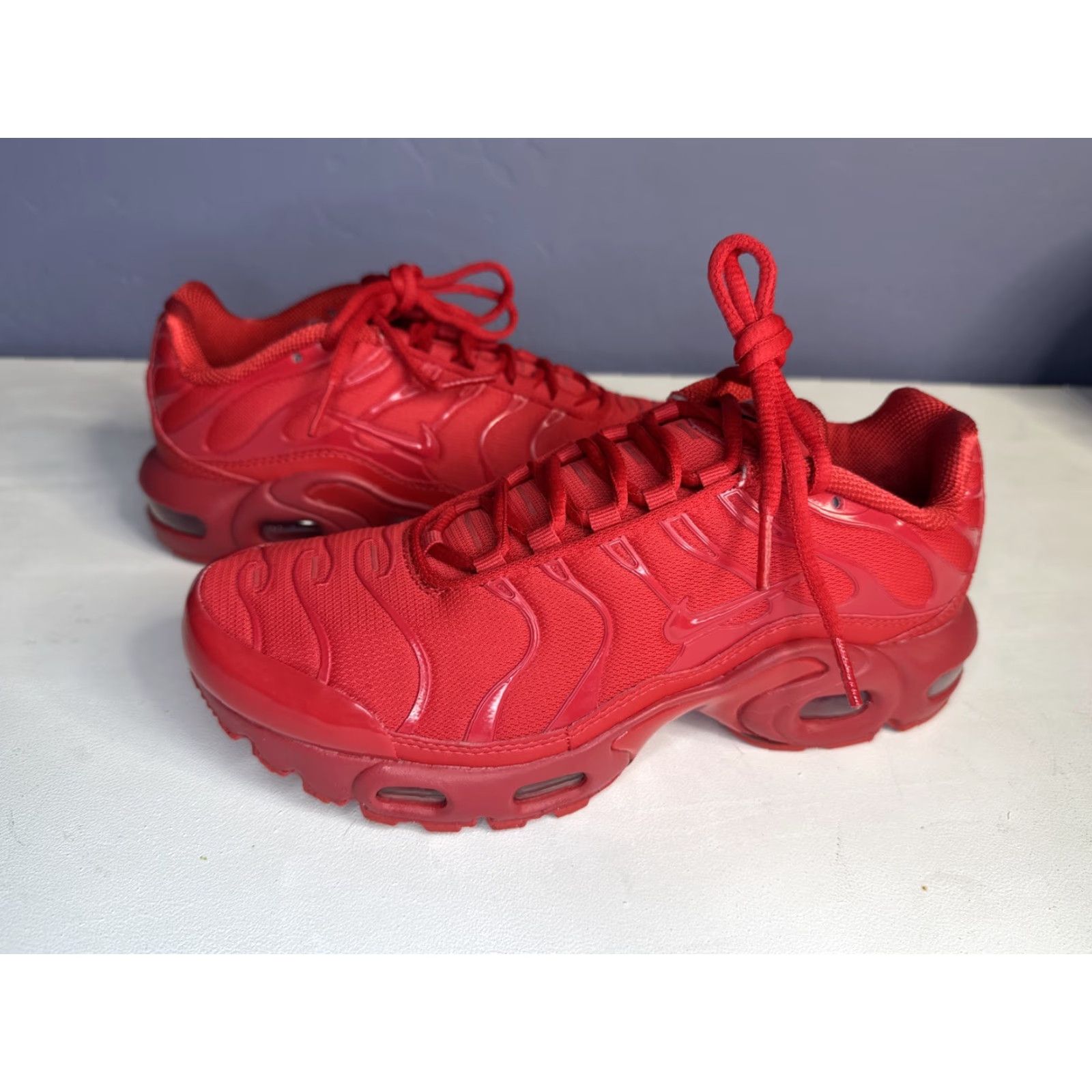 Nike Nike Air Max Plus TN Tuned GS Triple Red University October 6Y Women’s 7.5 Nike Shoes Sneaker Womens Athletic Lace Up Textured Red 80s 90s Size ONE SIZE - 3 Thumbnail