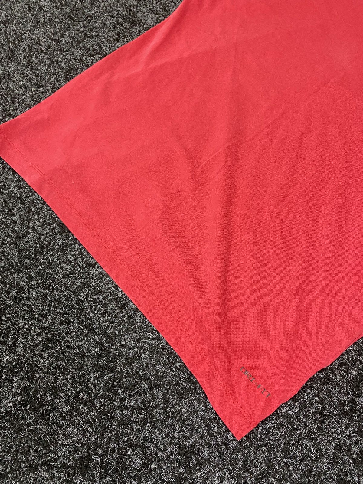 Jordan Brand VNTG 🚨JORDAN Red Central logo basic tee streetwear Size US M / EU 48-50 / 2 - 10 Thumbnail