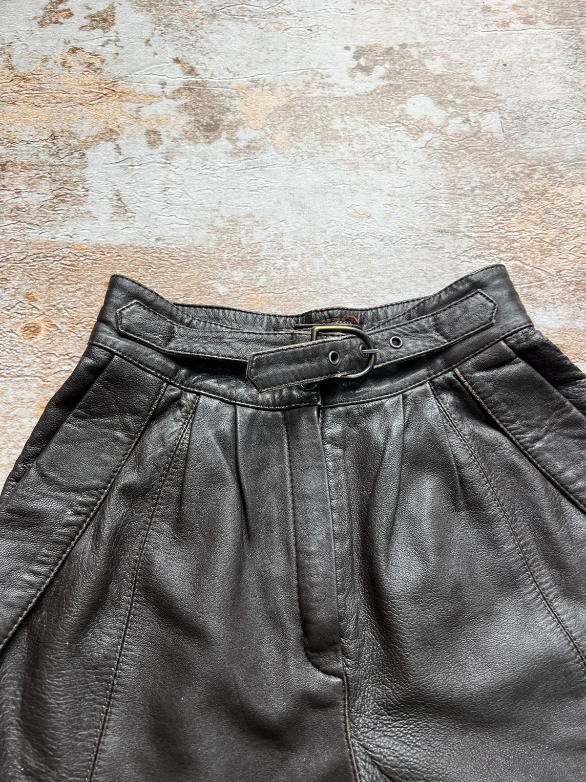 Japanese Brand × Leather Vintage retro leather belted mini shorts Size 27" / US 4 / IT 40 - 4 Thumbnail