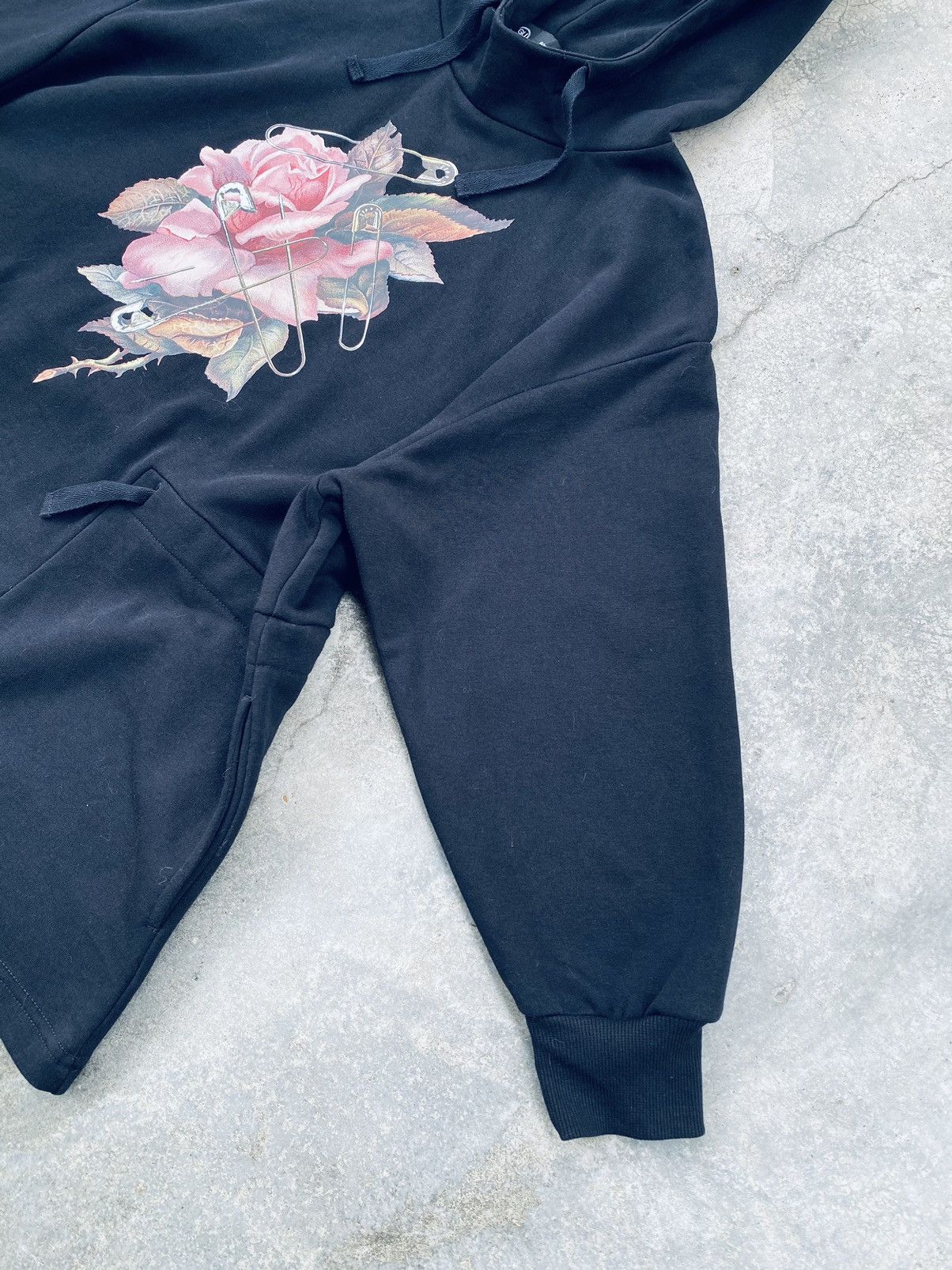GU × Undercover Undercover Gu Broken Flowers Oversized Hoodie Size US L / EU 52-54 / 3 - 7 Thumbnail