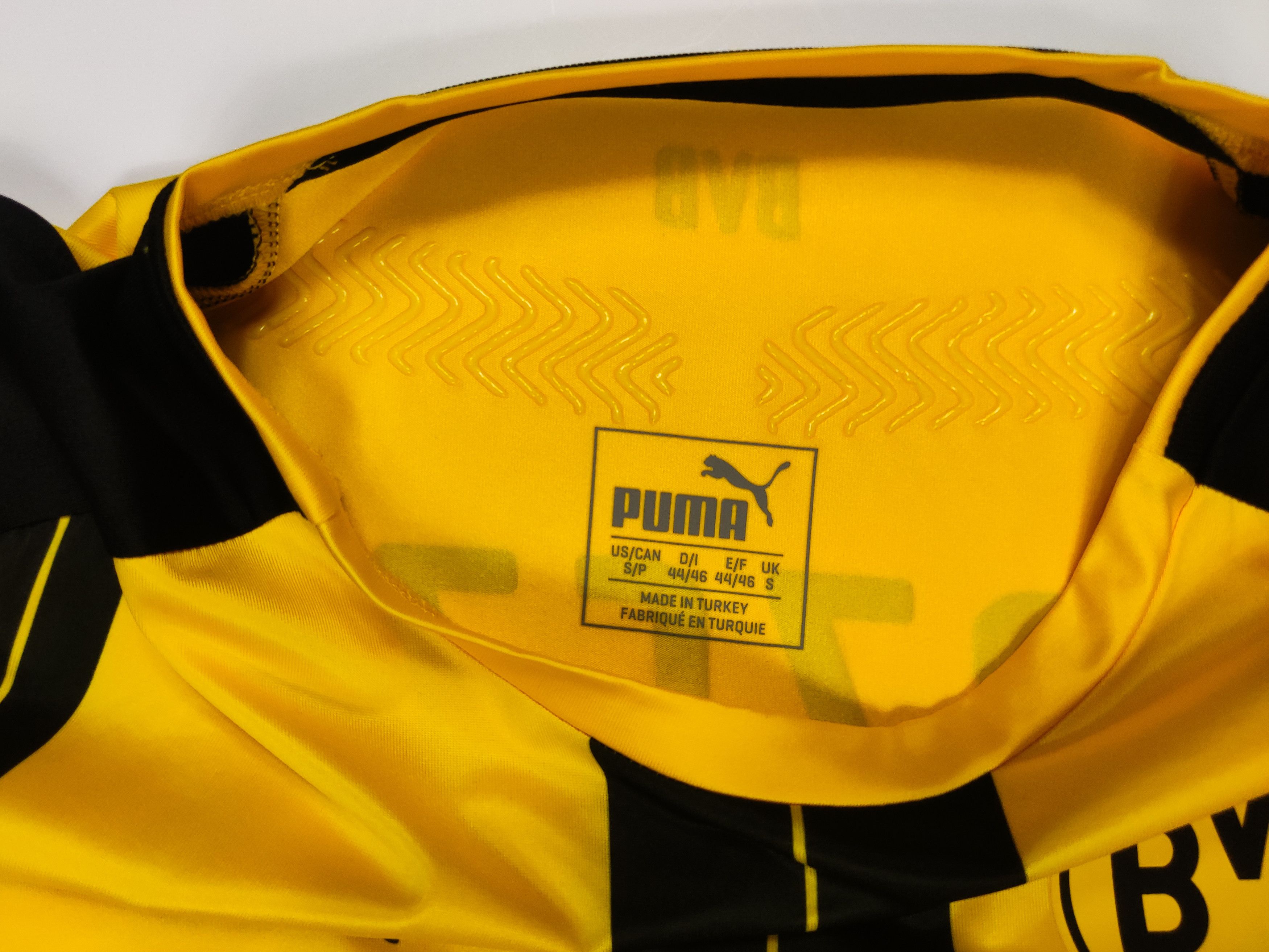 Puma Piszczek #26 Borrusia Dortmund 2016 2017 Puma Home BVB Shirt Size US S / EU 44-46 / 1 - 3 Thumbnail