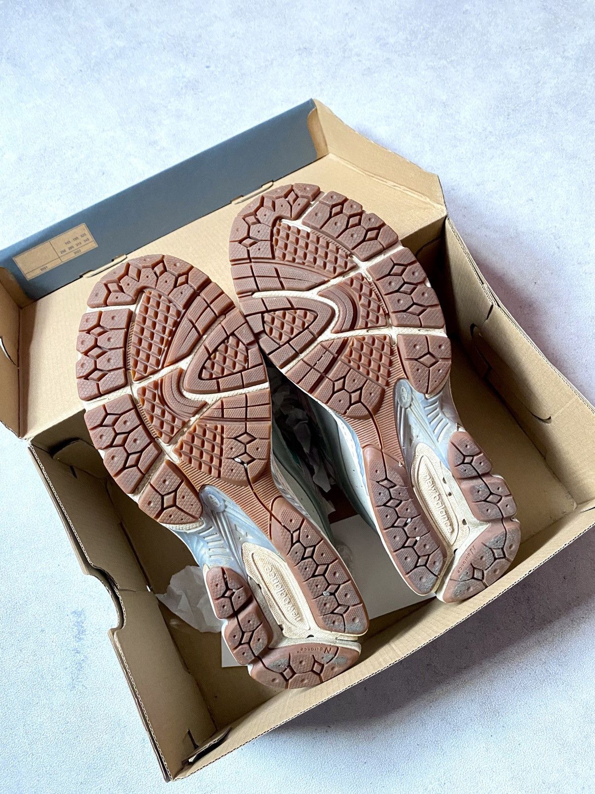 New Balance New balance x Atmos M2002RAM Oasis (exclusive release) Size US 9.5 / EU 42-43 - 10 Thumbnail