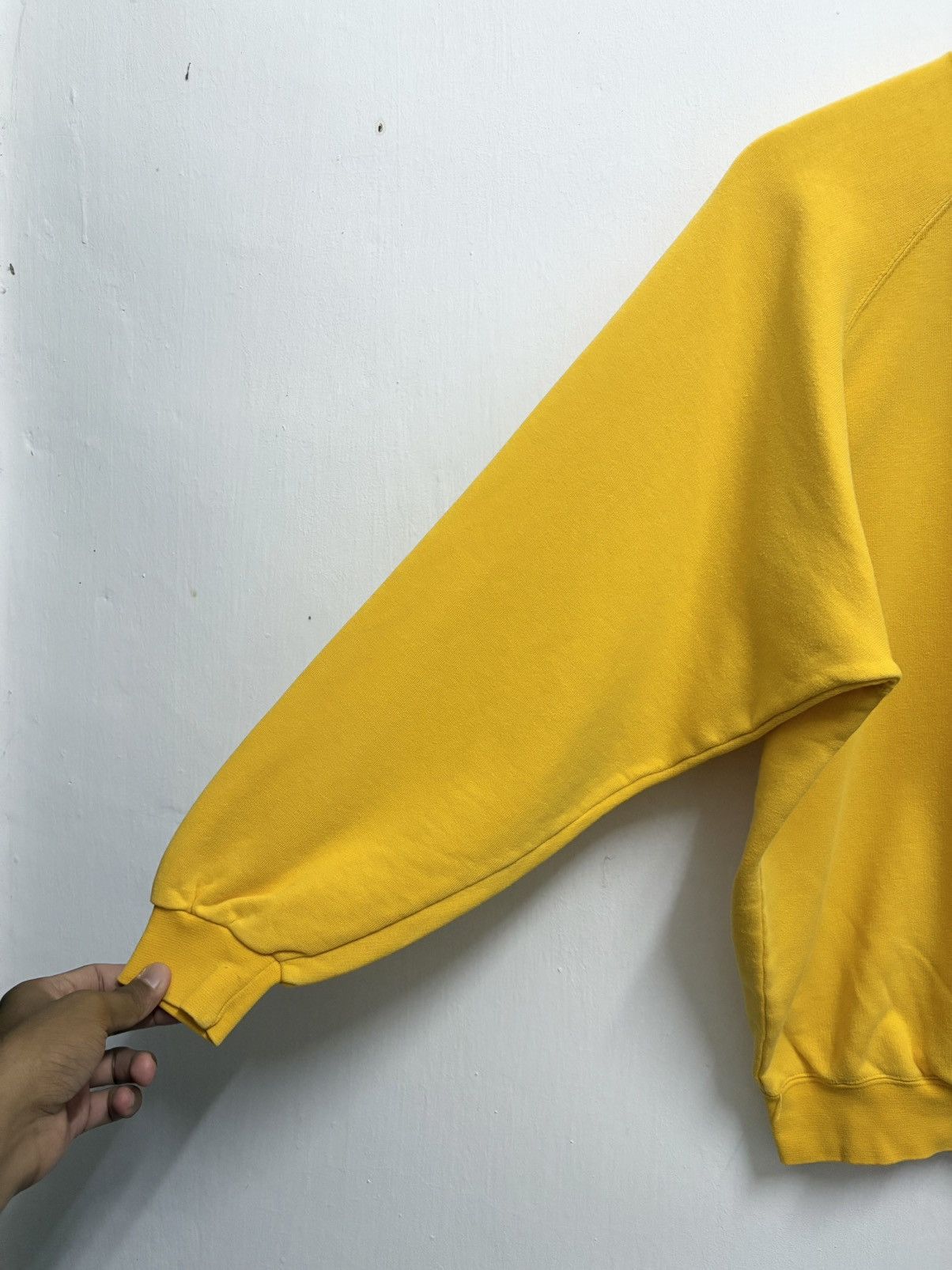 Vintage Vintage 80’s Camel F1 Racing Team Yellow Crewneck Size US L / EU 52-54 / 3 - 9 Thumbnail
