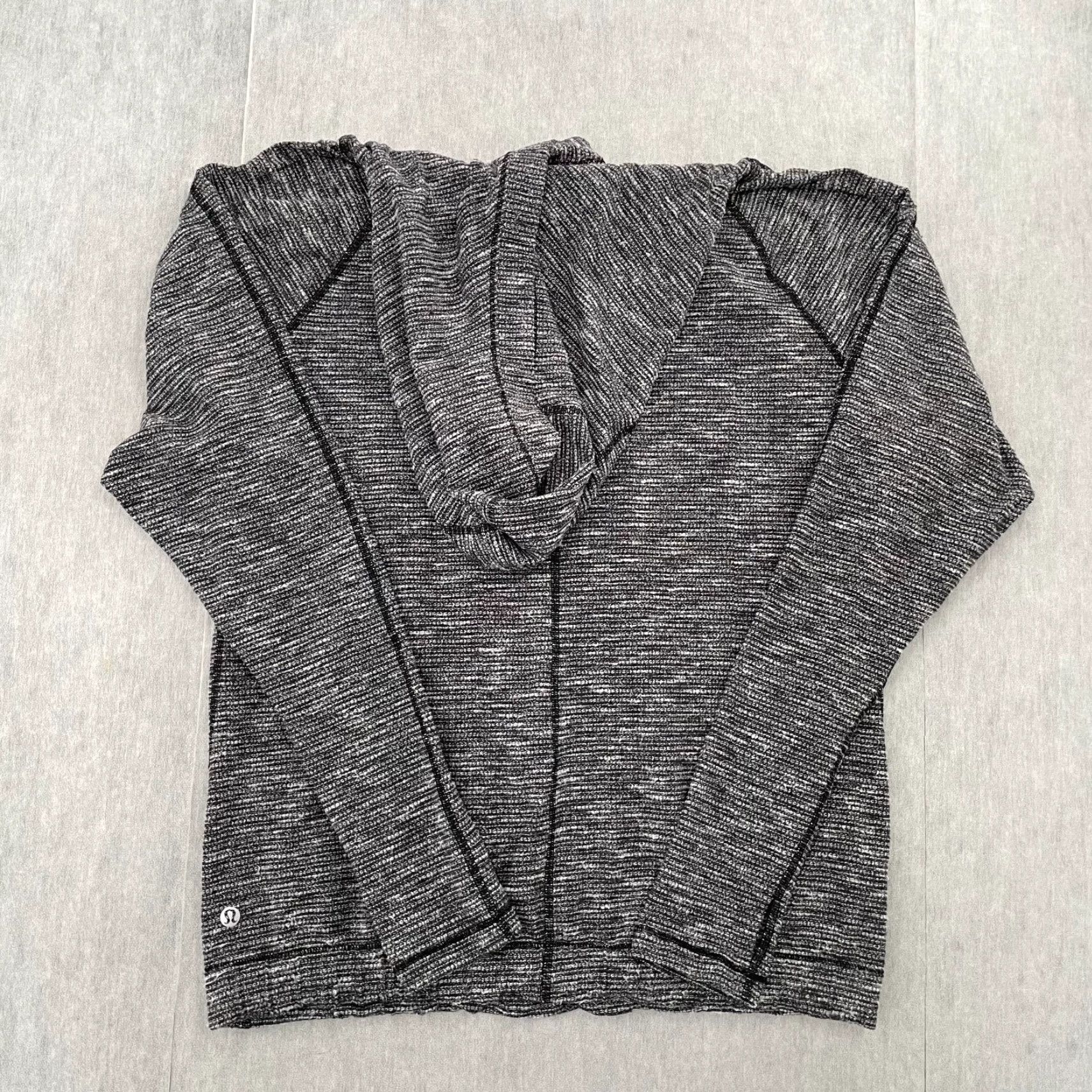 Lululemon VINTAGE Lululemon Hoodie Womens 6 Black Gray Pullover Thumb Holes Heathered Athletic Outdoor Sports Size M / US 6-8 / IT 42-44 - 2 Thumbnail