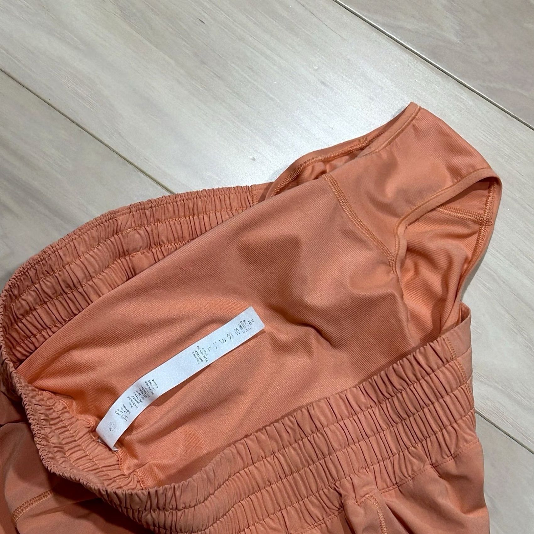 Lululemon Lululemon Hotty Hot High-Rise Short Lined 2.5" Inseam Women’s 12 Peach Type Athletic Pockets Logo 90s? (Note: 9) Size 34" / US 12 / IT 48 - 3 Thumbnail