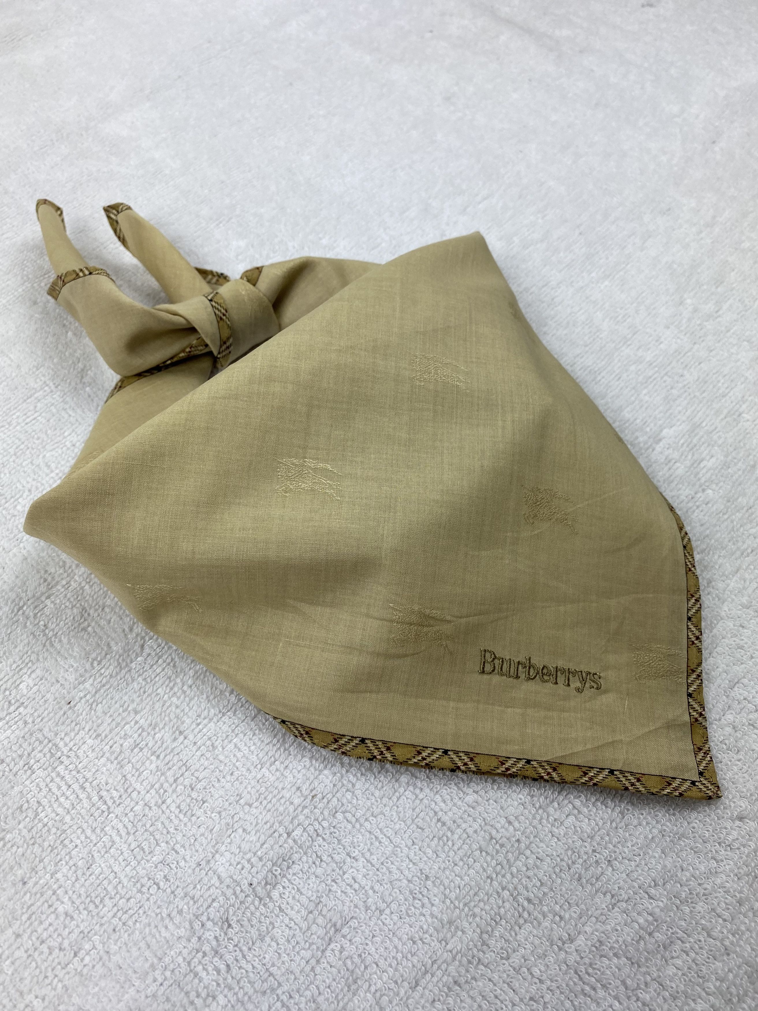 Burberry Burberry Handkerchief / Bandana / Neckerchief Size ONE SIZE - 1 Thumbnail
