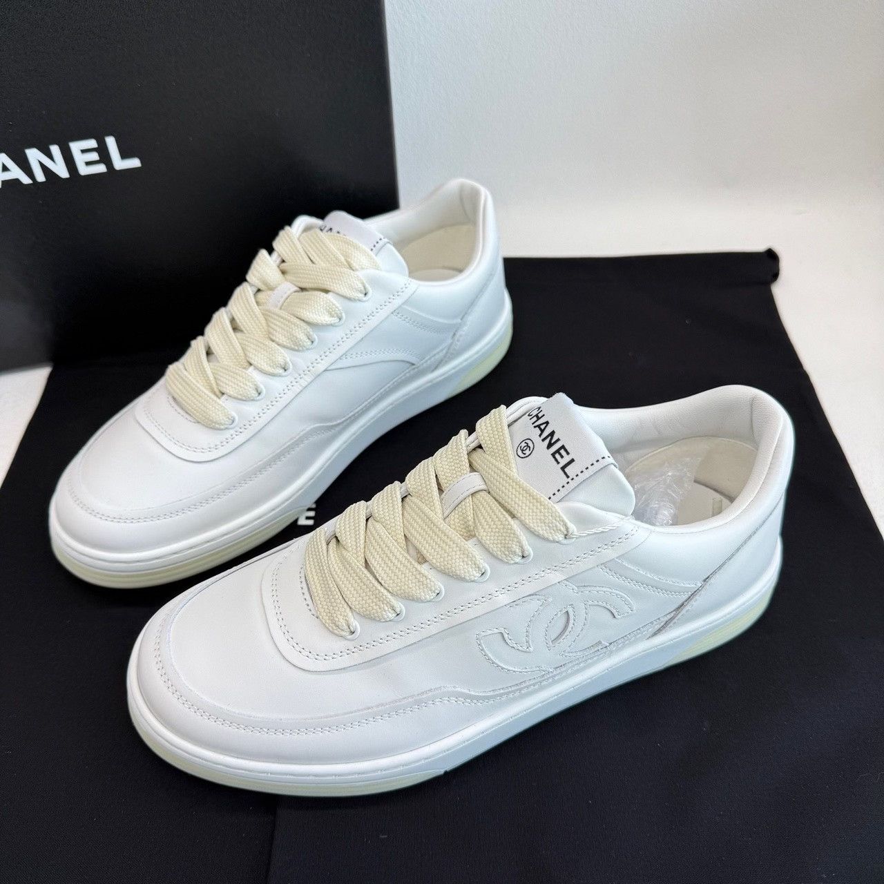 Chanel Chanel Leather White Lowtop Sneakers us_5 Women Size US 5 / IT 35 - 1 Thumbnail