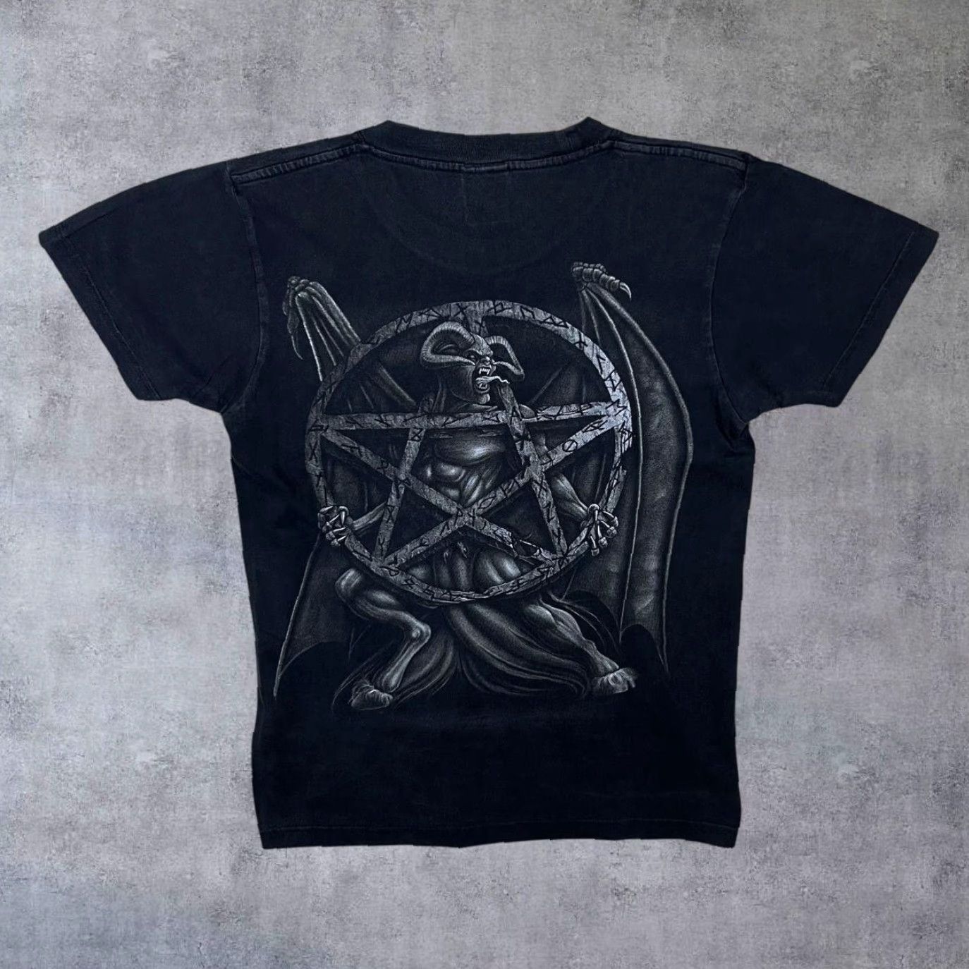 Vintage VINTAGE Hero Buff T-Shirt Mens Short Sleeve Black Graphic Pentagram Gothic Horror Demon Devil 00s Small Size US S / EU 44-46 / 1 - 2 Thumbnail