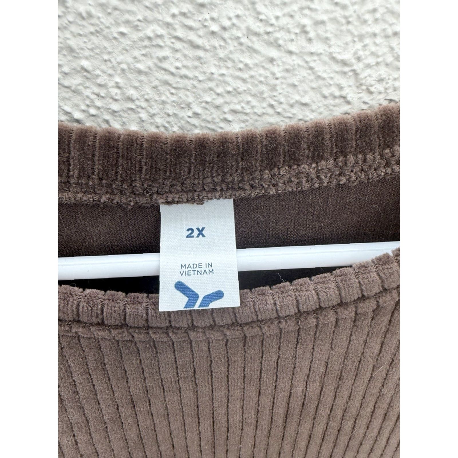 Old Navy Old Navy Shirt Brown Short Sleeve Cropped Ribbed Velour 2X Womens Shirt Adult 2X Brown Short Sleeve Cropped Velour Size XXL / US 16-18 / IT 52-54 - 4 Thumbnail