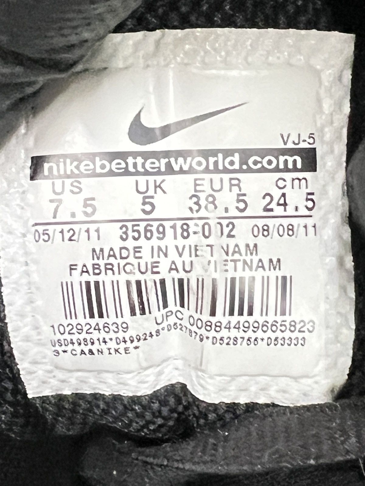 Nike 2011 Nike Shox Navina Triple Black Size US 6 / EU 39 - 7 Thumbnail