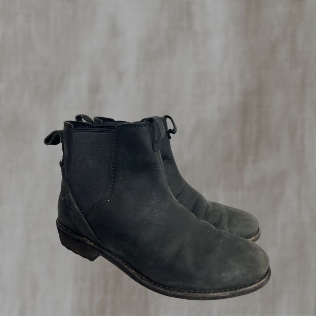 Teva TEVA Chelsea Waterproof Booties Women's 7 Black Round Toe Slip On Ankle Bootie Size US 7 / IT 37 - 1 Thumbnail