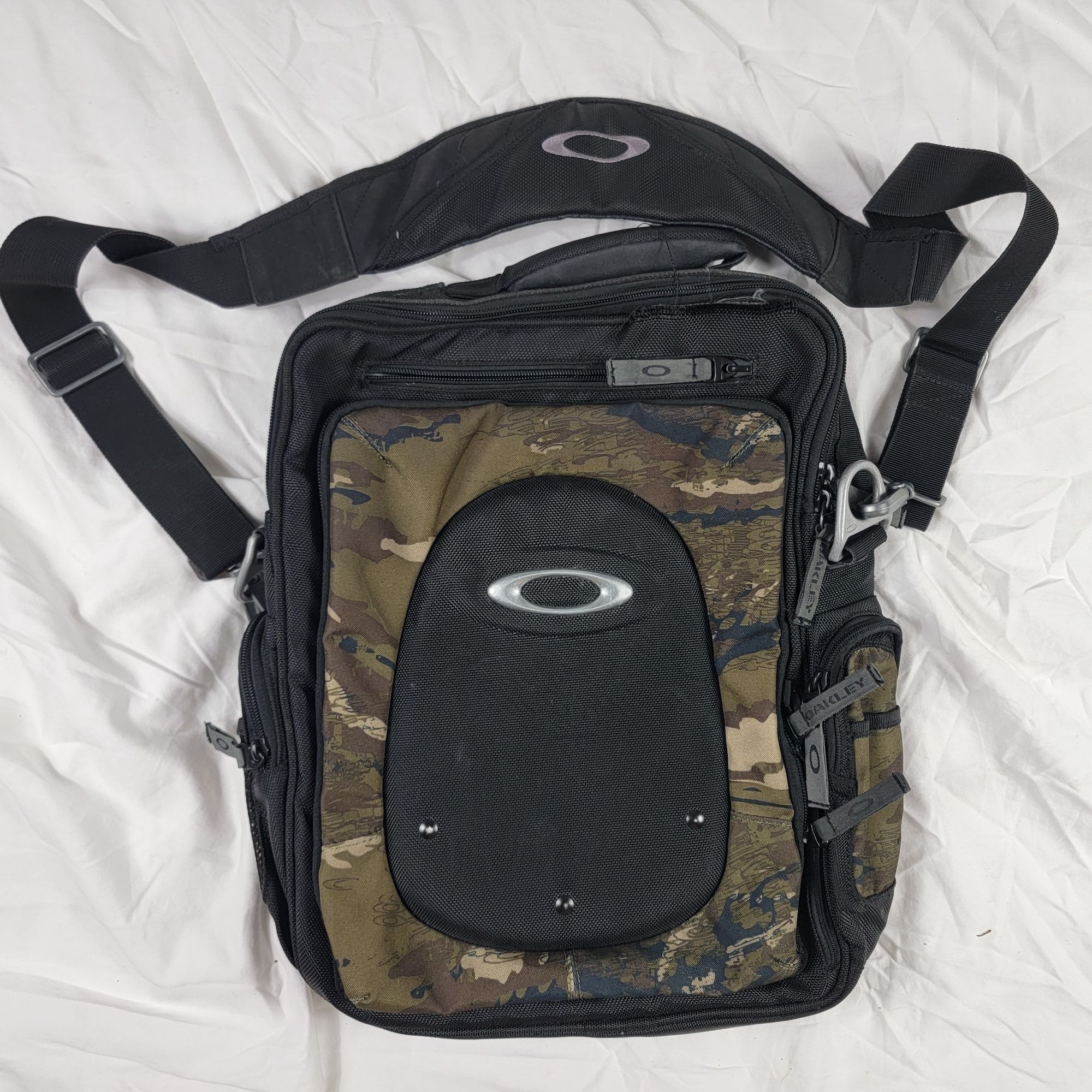 Oakley Oakley Tactical Field Gear Camouflage Black Messenger Bag Ca Size ONE SIZE - 1 Thumbnail