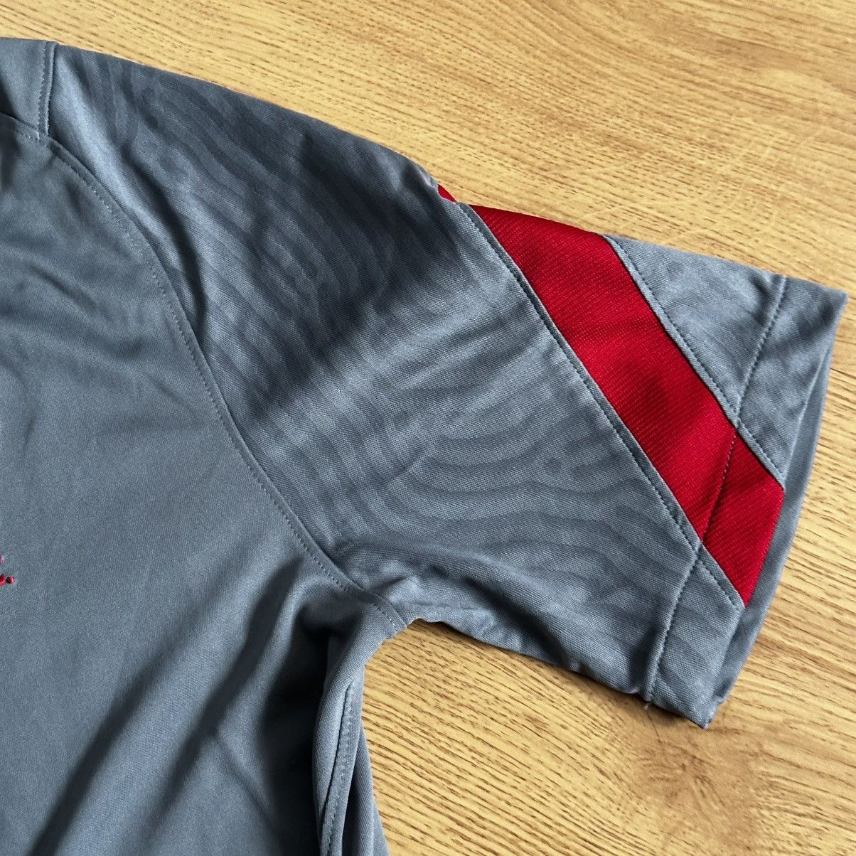 Nike FC LIVERPOOL 2020/2021 TRAINING SOCCER FOOTBALL SHIRT JERSEY Size US M / EU 48-50 / 2 - 3 Thumbnail
