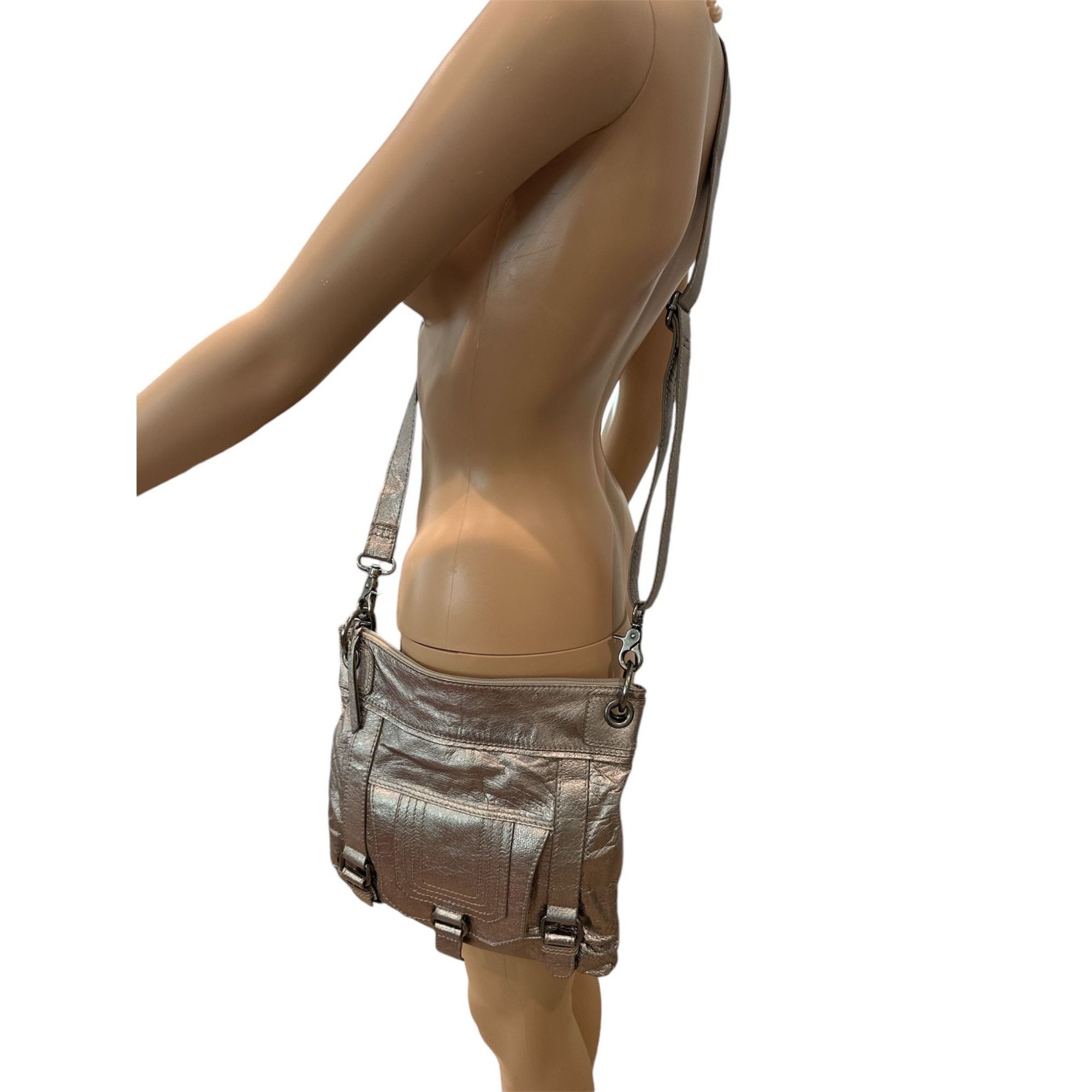 The Sak The Sak Metallic Pewter Genuine Leather Crossbody/ Clutch Ba Size ONE SIZE - 1 Thumbnail