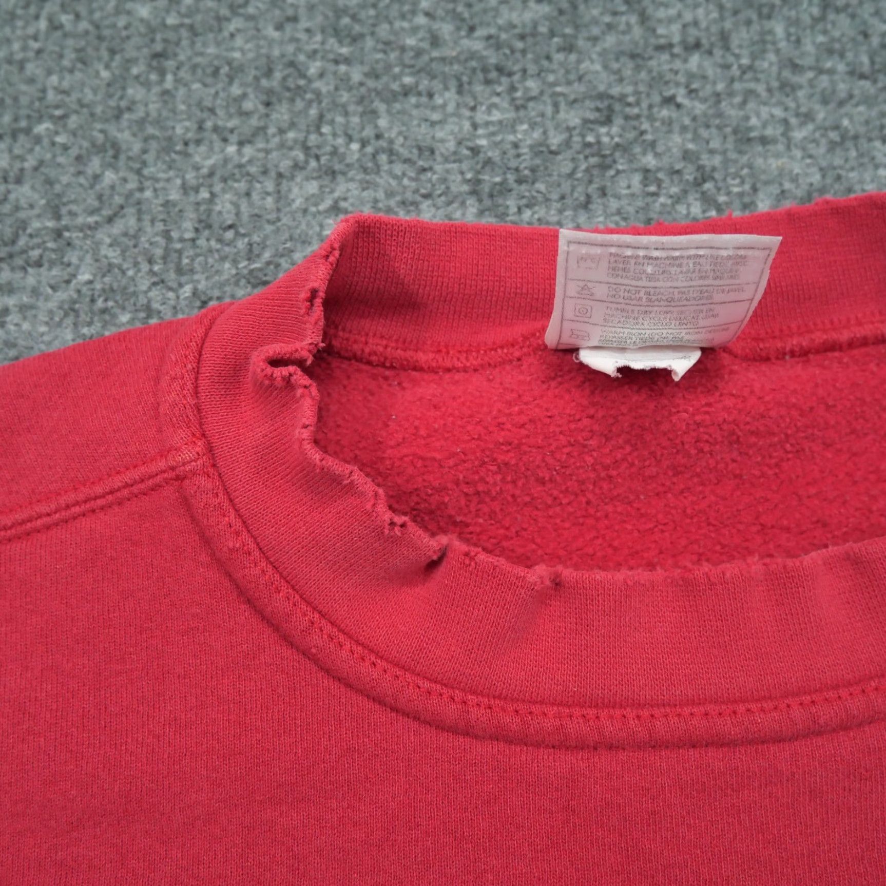 Nike VINTAGE Nike Sweatshirt Adult XL Red Pullover 90s Grunge Distressed Mini Swoosh Embroidered Mens Pullover Sweatshirt 90s Size US XL / EU 56 / 4 - 6 Thumbnail