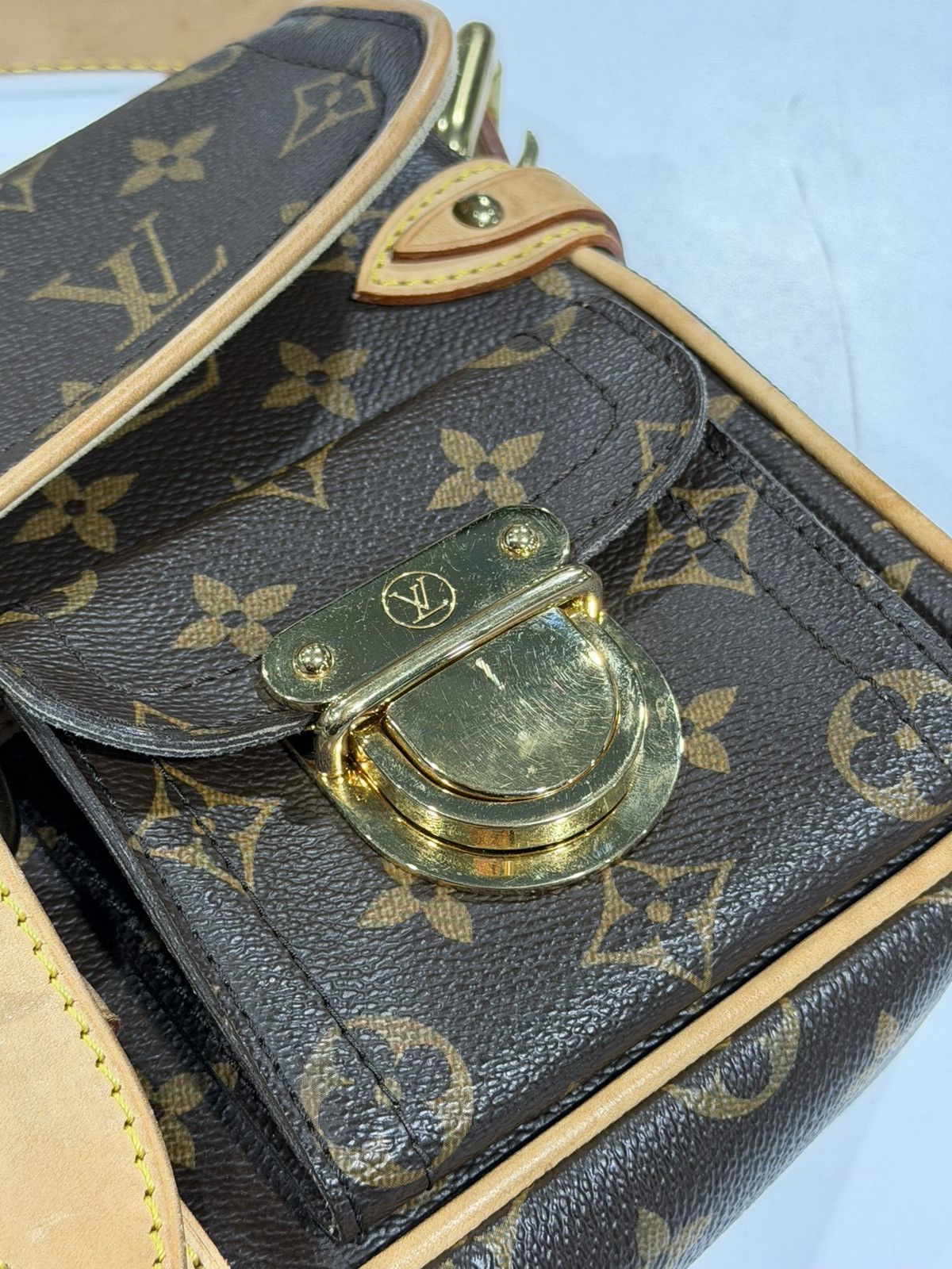 Louis Vuitton Louis Vuitton Monogram Hudson PM Bag Size ONE SIZE - 4 Thumbnail