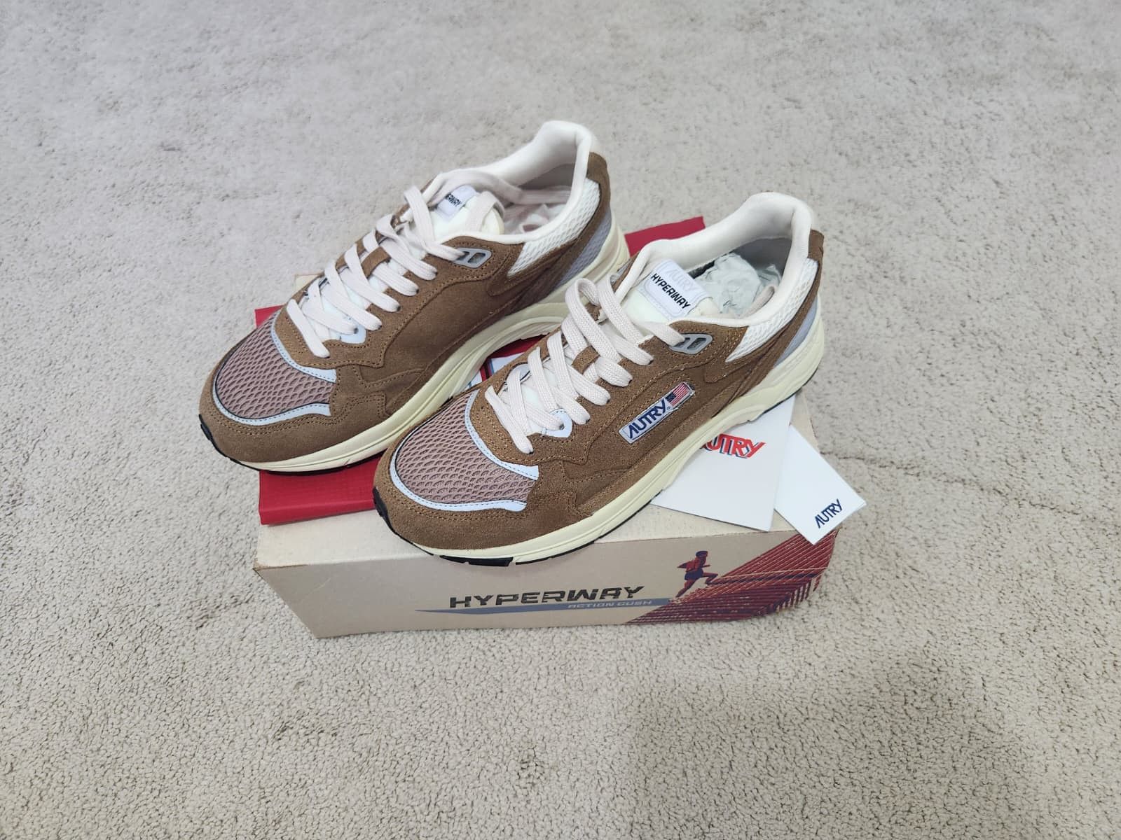 AUTRY Autry Hyperway Low Man Sneakers – Cigar/Silver Size US 9 / EU 42 - 1 Thumbnail