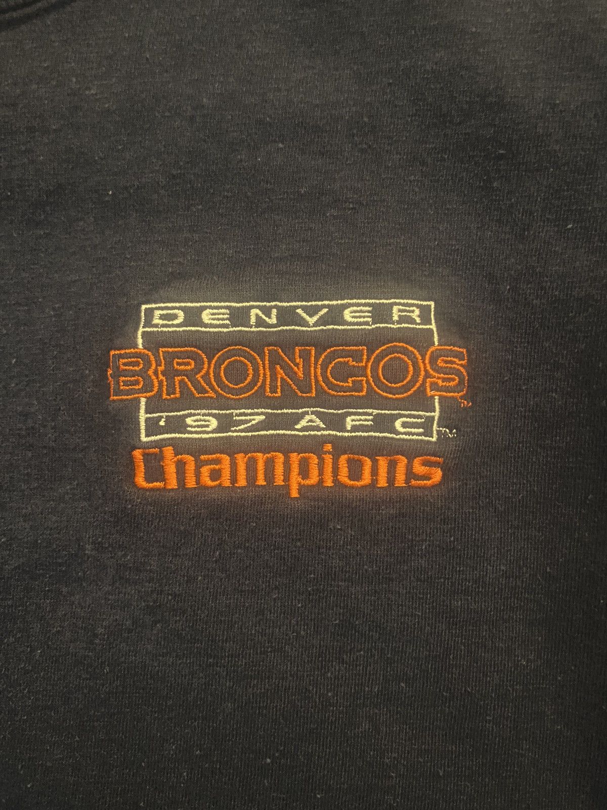 Majestic Vintage 1997 Embroidered Denver Bronco Sweater Size US XL / EU 56 / 4 - 4 Thumbnail