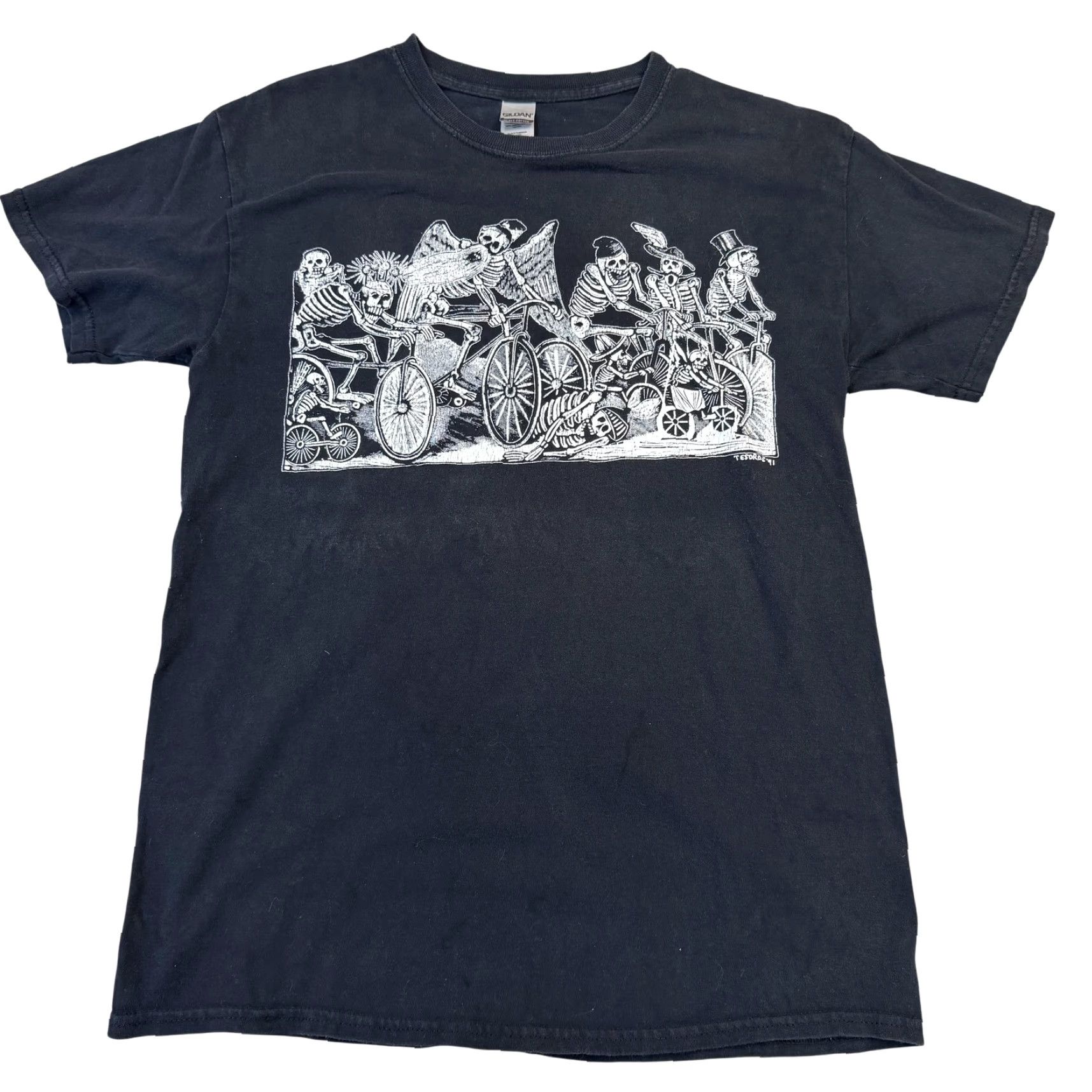 Gildan Day of the Dead Skeletons Bicycles Shirt Mens Medium Black Graphic Tesoros 1991 Size US M / EU 48-50 / 2 - 2 Thumbnail