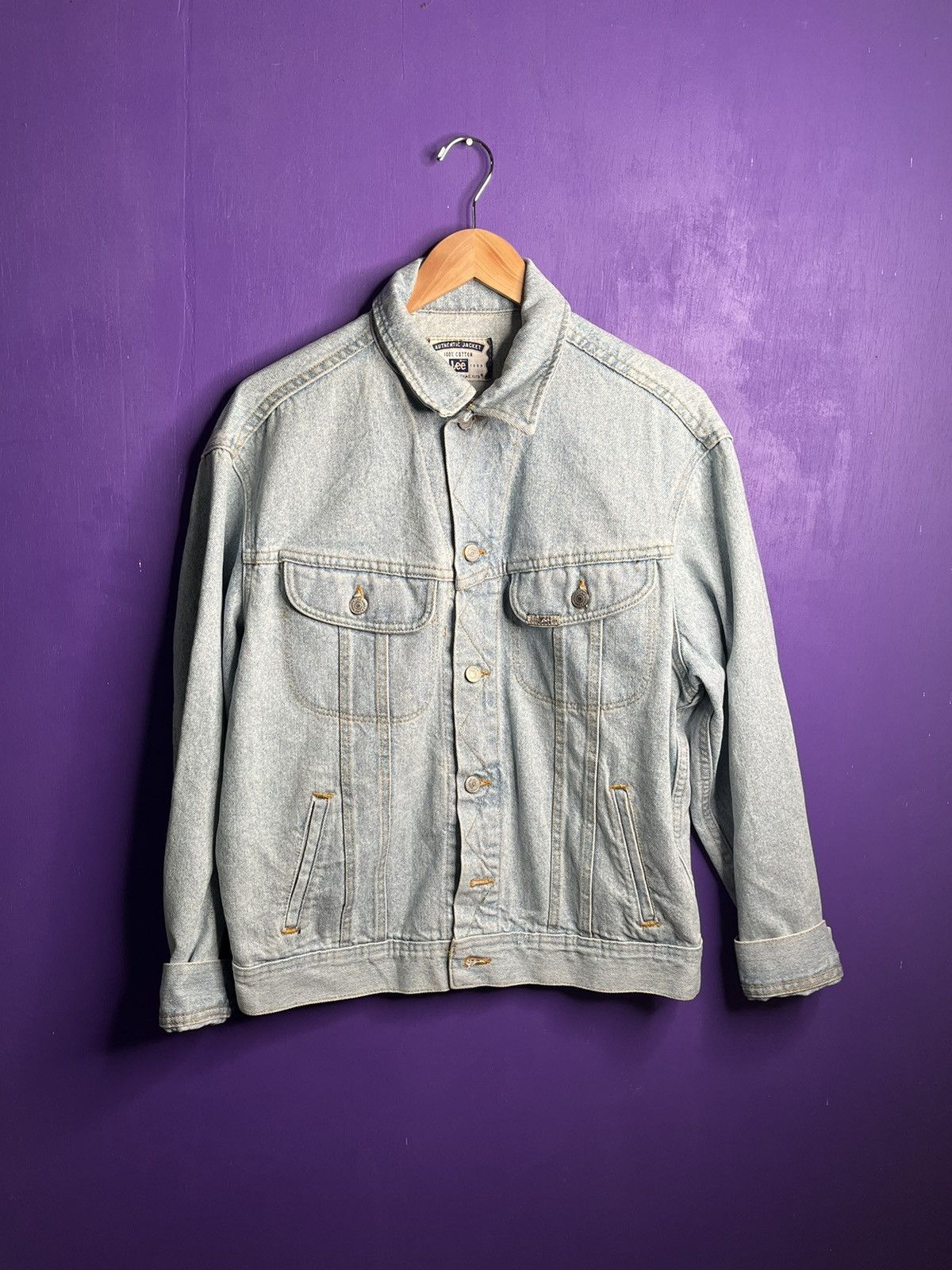 Lee × Vintage Vintage 90s Lee lightwash patches denim jacket Size US L / EU 52-54 / 3 - 1 Thumbnail