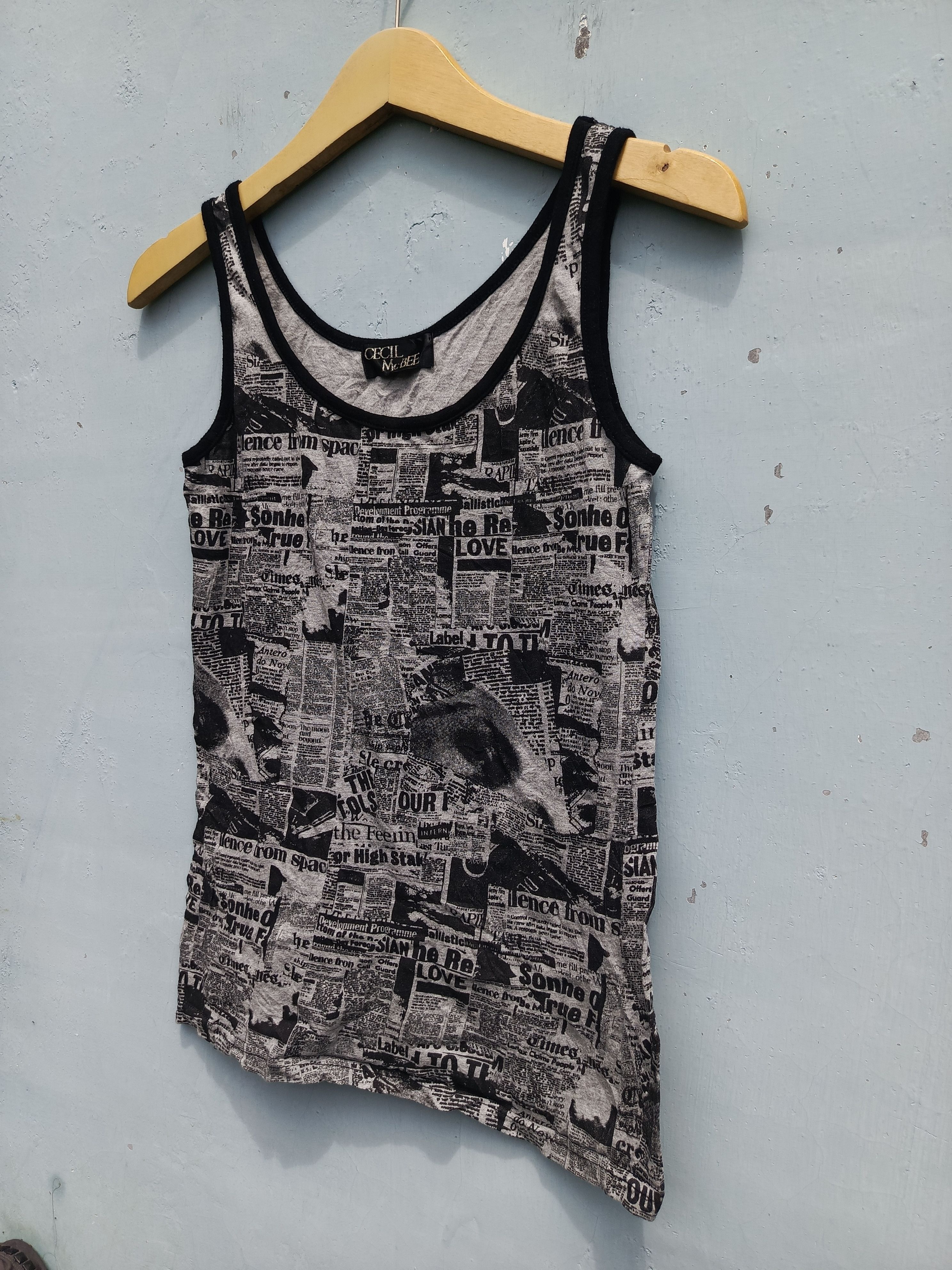 Japanese Brand CECIL McBEE newspaper pattern tanktop Size S / US 4 / IT 40 - 5 Thumbnail