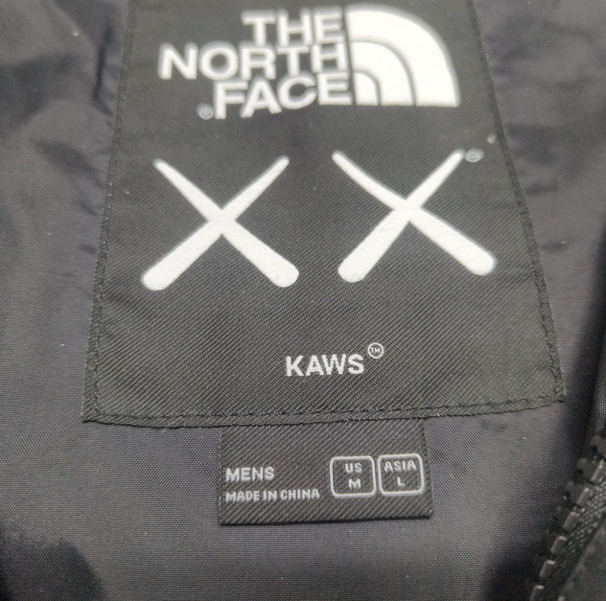 Supreme × The North Face The North Face x KAWS Retro 1986 Mountain Jacket Size US M / EU 48-50 / 2 - 4 Thumbnail