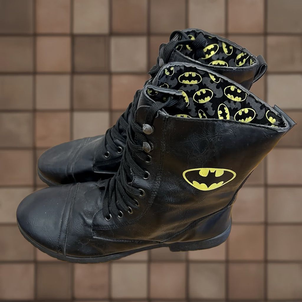 Vintage Batman Emblem Boots Ladies 11 Canvas Lace-Up Ankle Black Yellow Combat Style Shoes Size US 11 / IT 41 - 1 Thumbnail