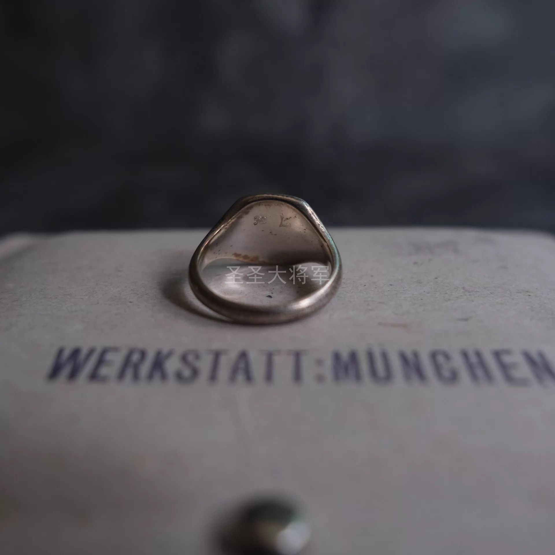 Werkstatt Munchen Werkstatt Munchen M1136 Distressed Sq Stamp Silver Ring M+L Size ONE SIZE - 5 Thumbnail