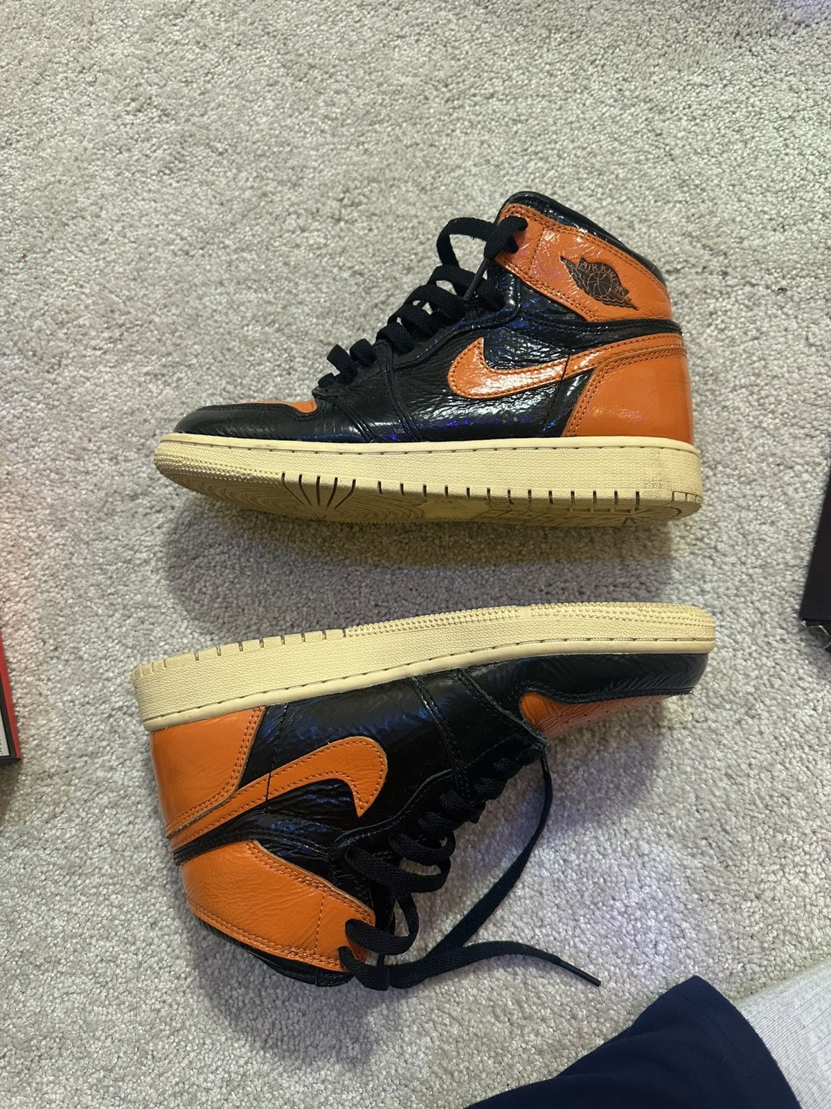 Jordan Brand Air Jordan 1 Retro High OG GS ‘Shattered BackBoard 3.0’ Size US 5 / EU 37 - 2 Thumbnail