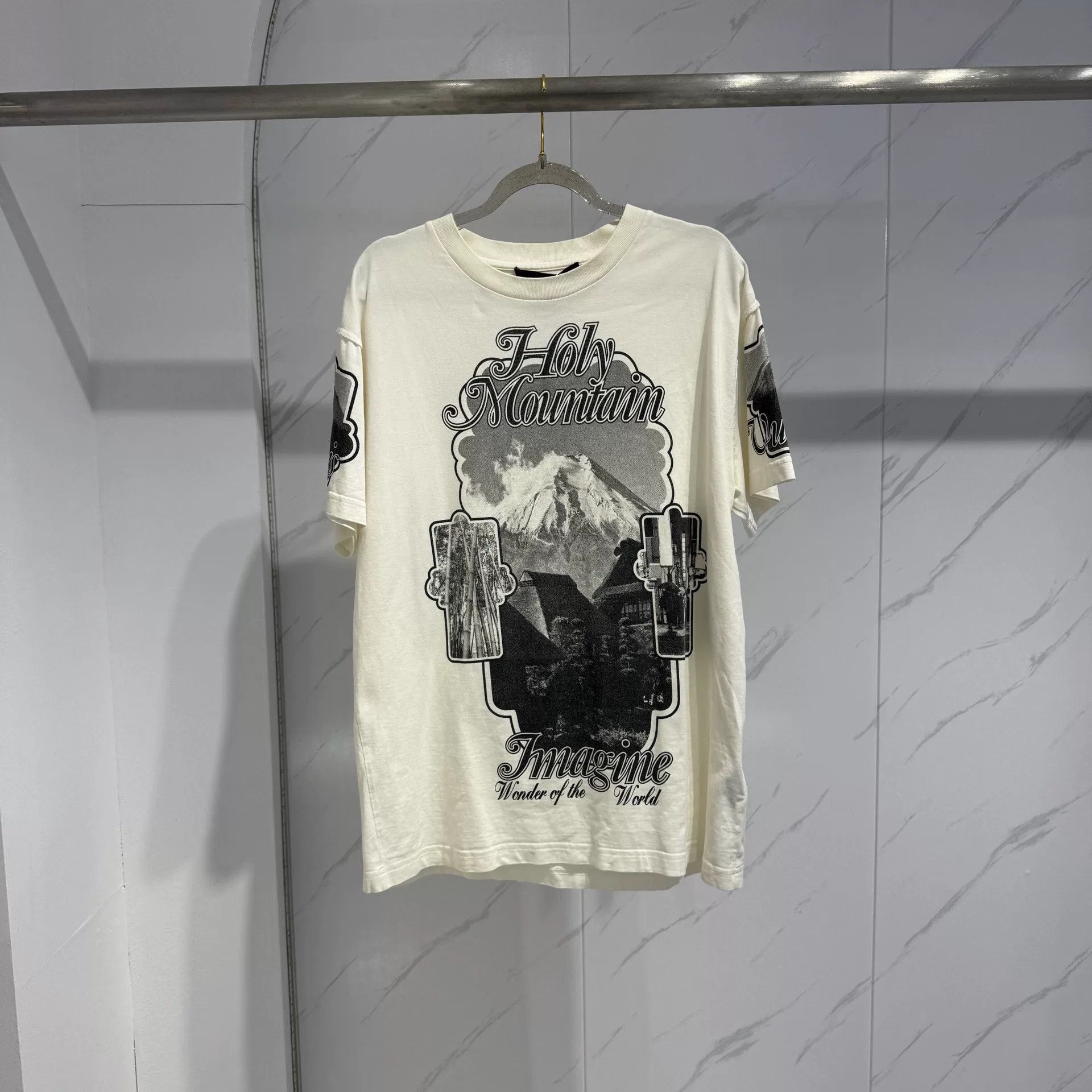 Louis Vuitton Louis Vuitton Holy Mountain Print T-Shirt Size US S / EU 44-46 / 1 - 1 Thumbnail