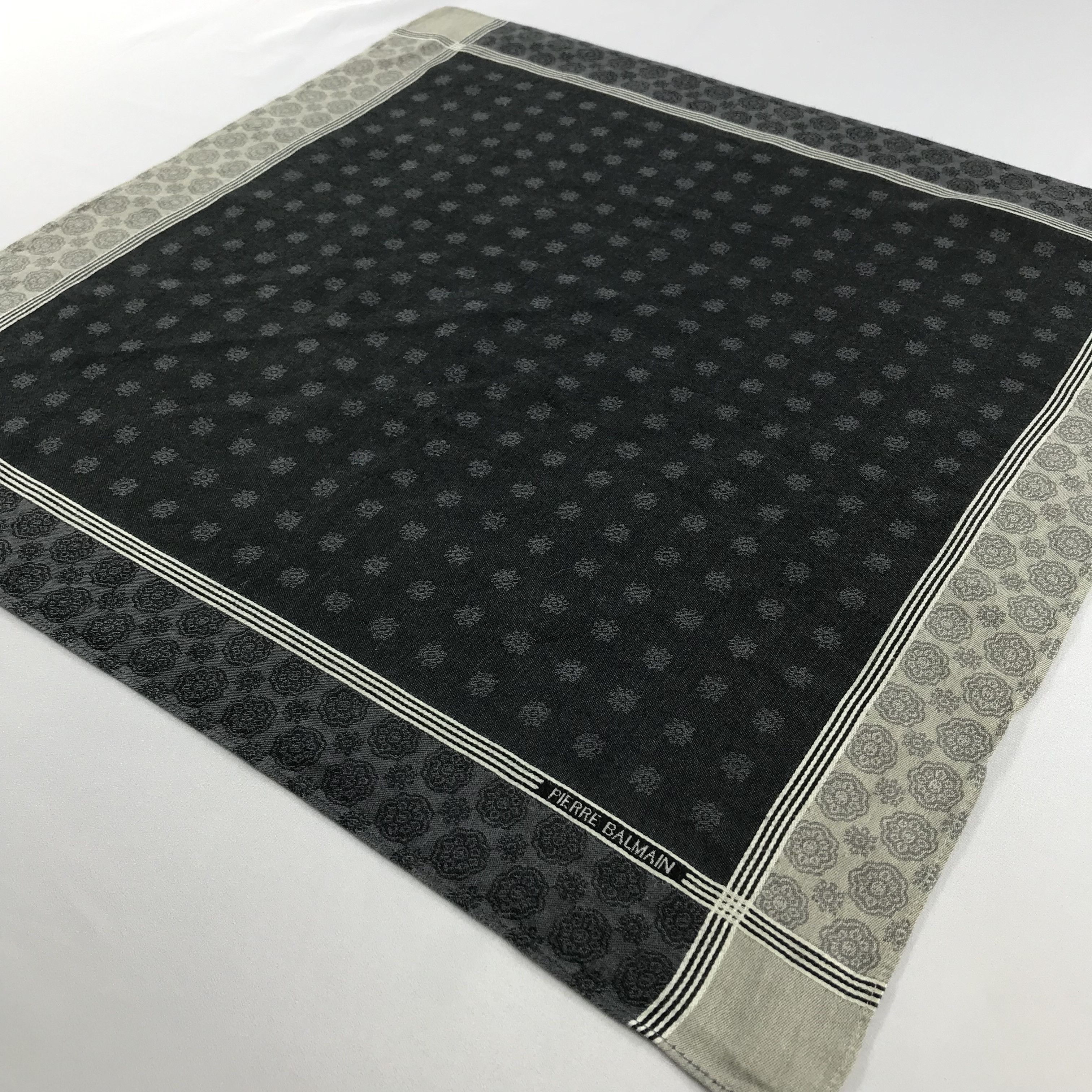 Pierre Balmain × Vintage Pierre Balmain Bandana / Handkerchief / Neckerchief -S2223 Size ONE SIZE - 2 Thumbnail