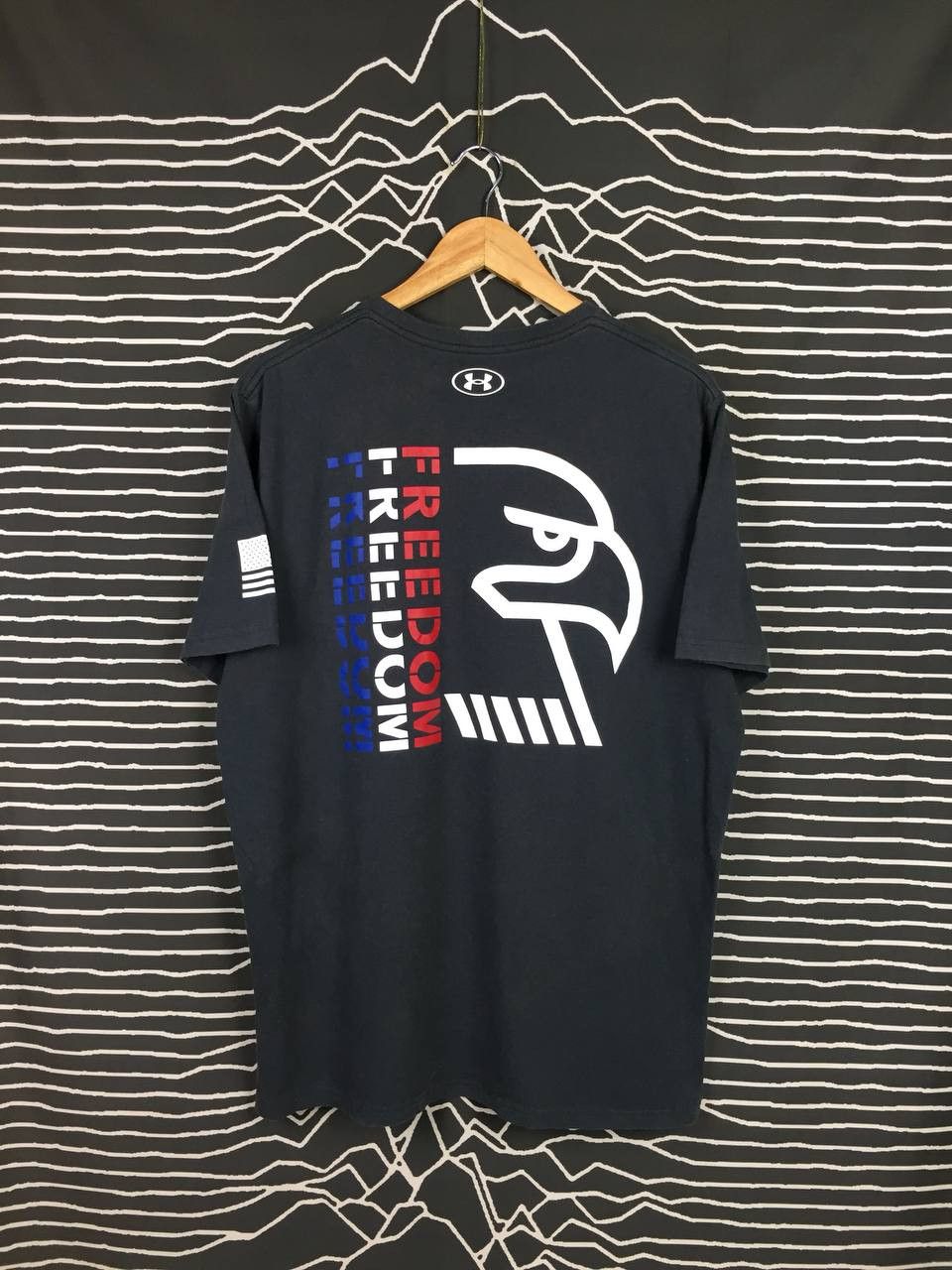 Under Armour × Vintage Under Armour Freedom Eagle American Flag Graphic Tee Size US XL / EU 56 / 4 - 1 Thumbnail