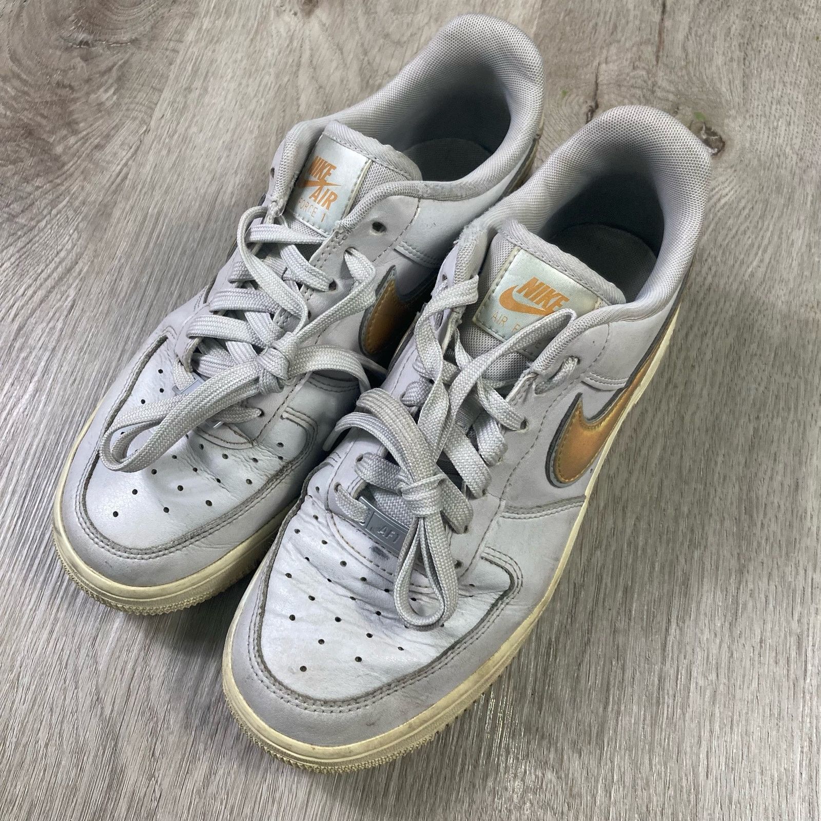 Nike Nike Women's Air Force 1 '07 Low Sneaker 7.5 AR0642-001 Size US 7.5 / IT 37.5 - 8 Thumbnail