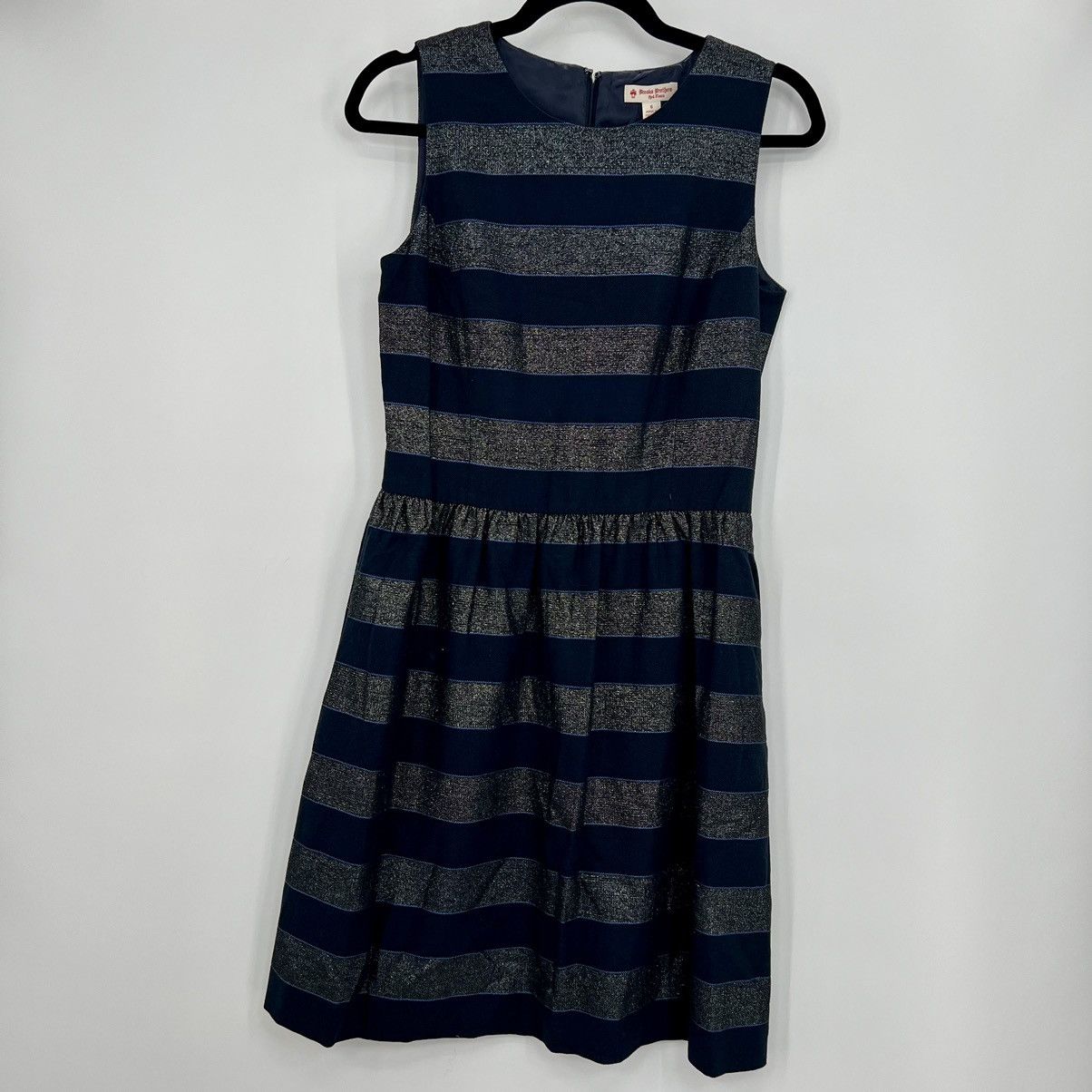 Brooks Brothers NWT Brooks Brothers Red Fleece Striped Metallic Sleeveless Size M / US 6-8 / IT 42-44 - 1 Thumbnail