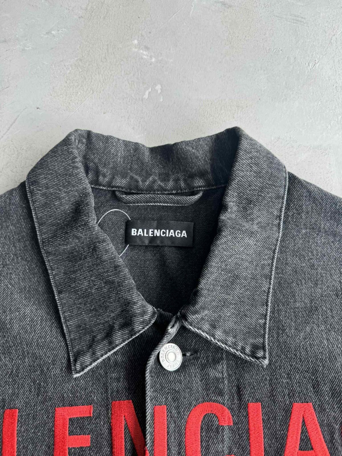Balenciaga Balenciaga - SS20 Red Script Embroidered Denim Jacket Size US S / EU 44-46 / 1 - 12 Thumbnail